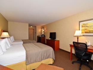 Queen Room - Mobility Accessible with Roll-In Shower - Photo 1