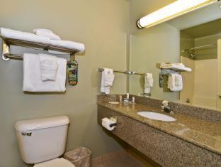 King Suite with Jetted Tub - Disability Access/Non-Smoking - Photo 2