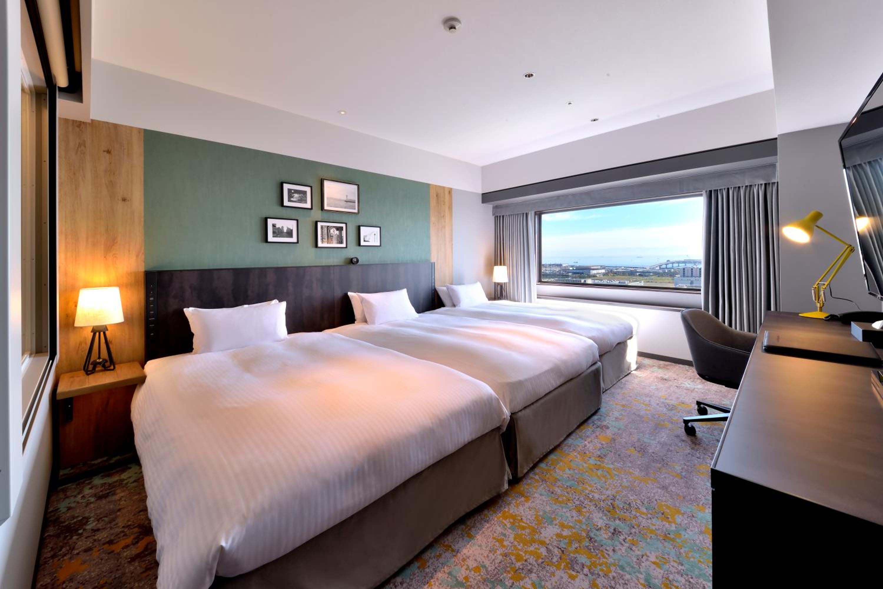 Main Building 24F Premier Twin Room with Extra Bed
