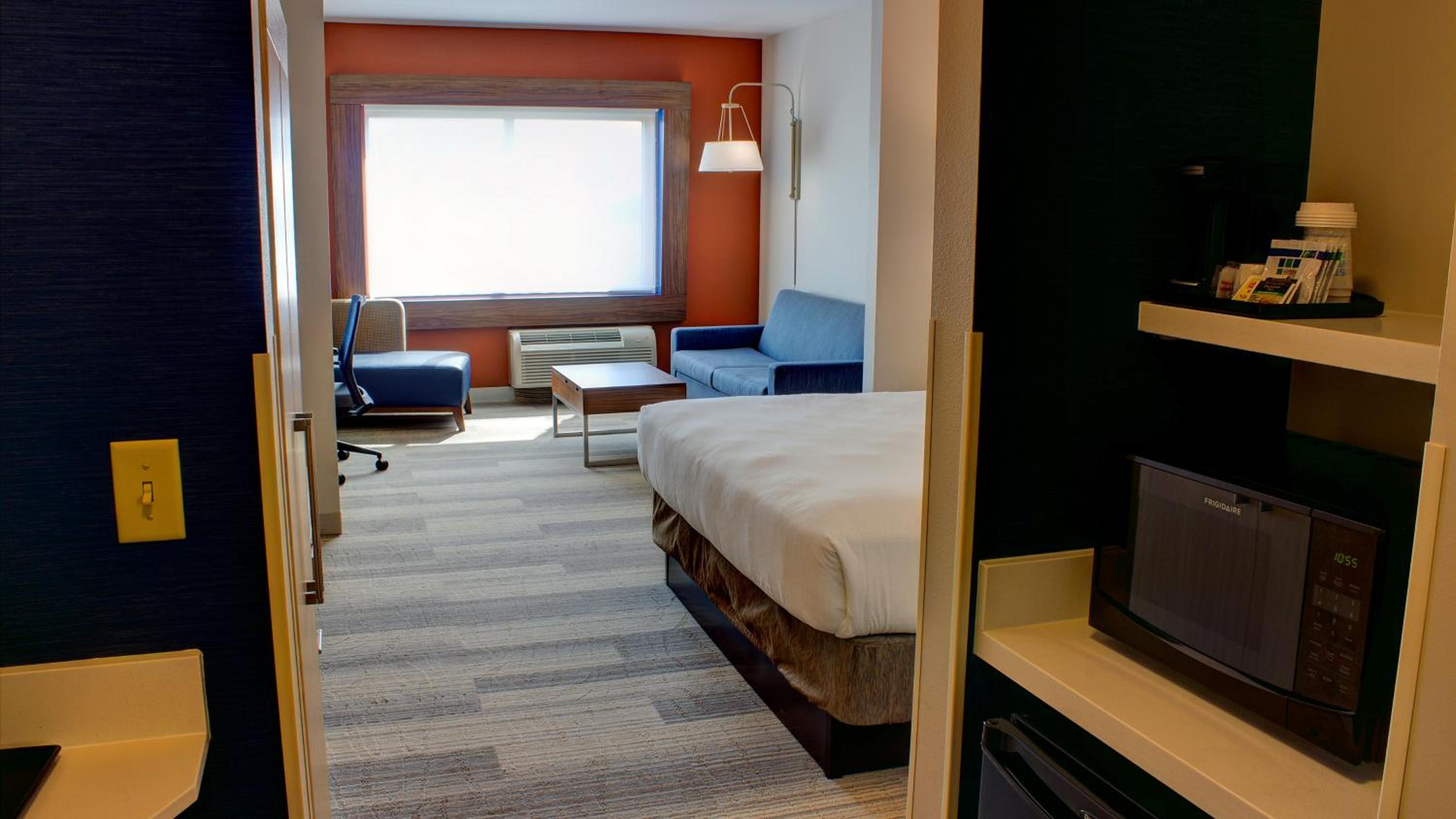 King Suite with Walk-in Shower and Sofa Bed