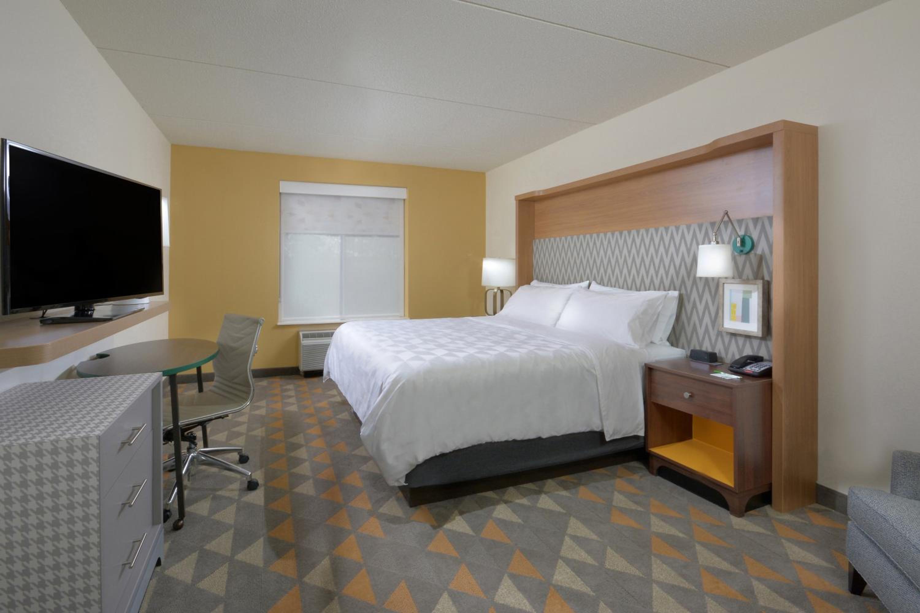 Standard King Room - Photo 5
