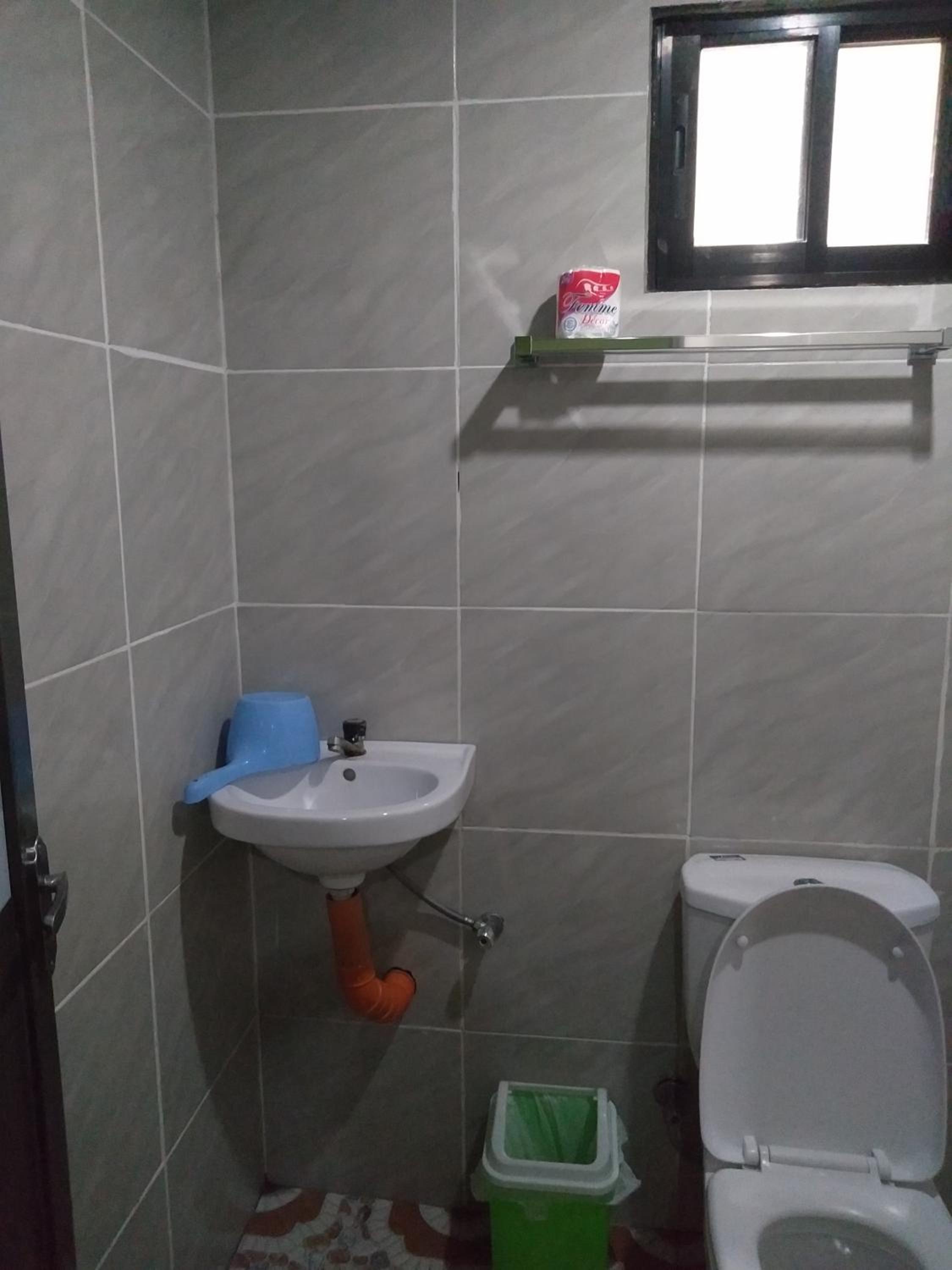 Quadruple Room with Private Bathroom - Photo 7