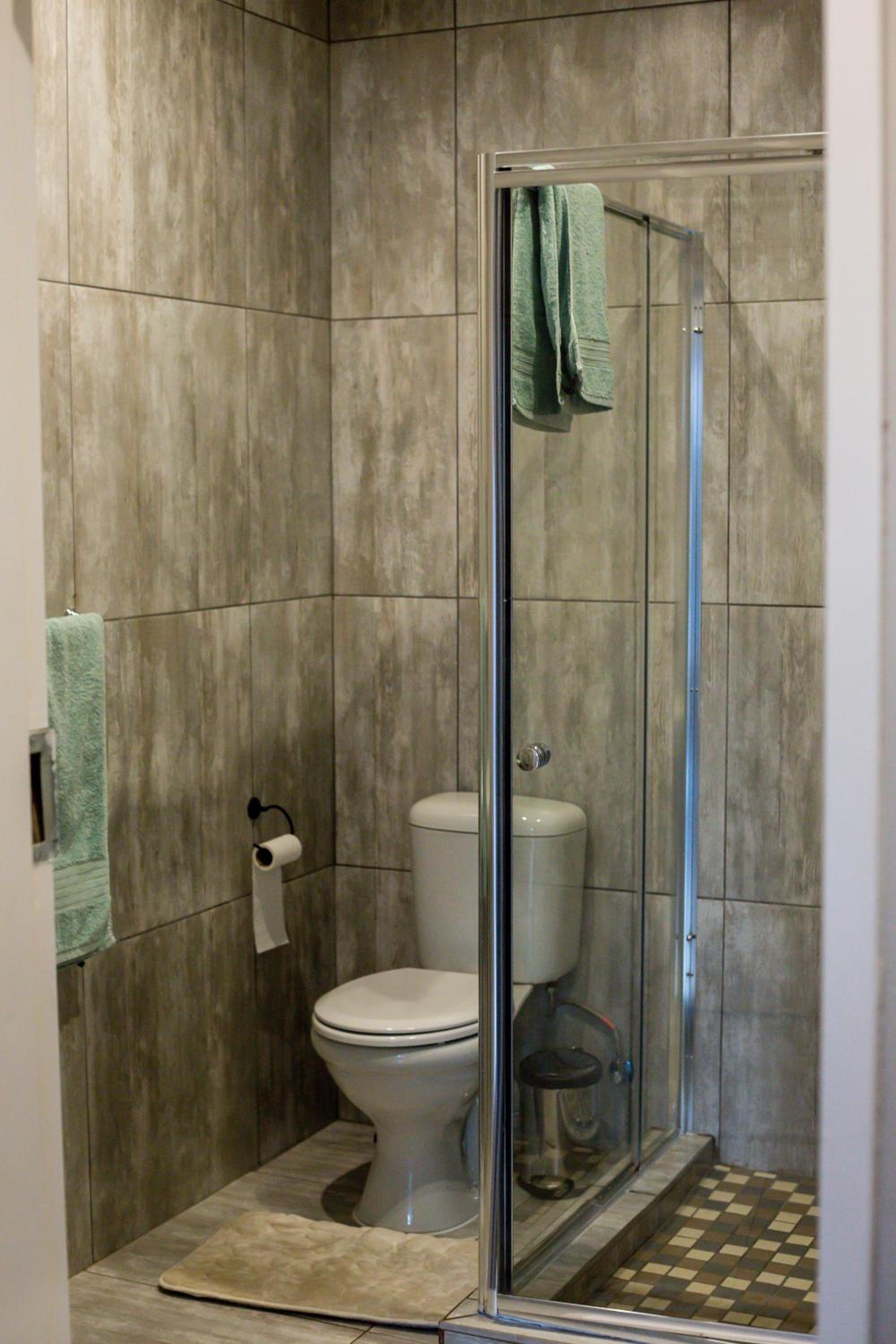 Family Room with Bathroom photo 3