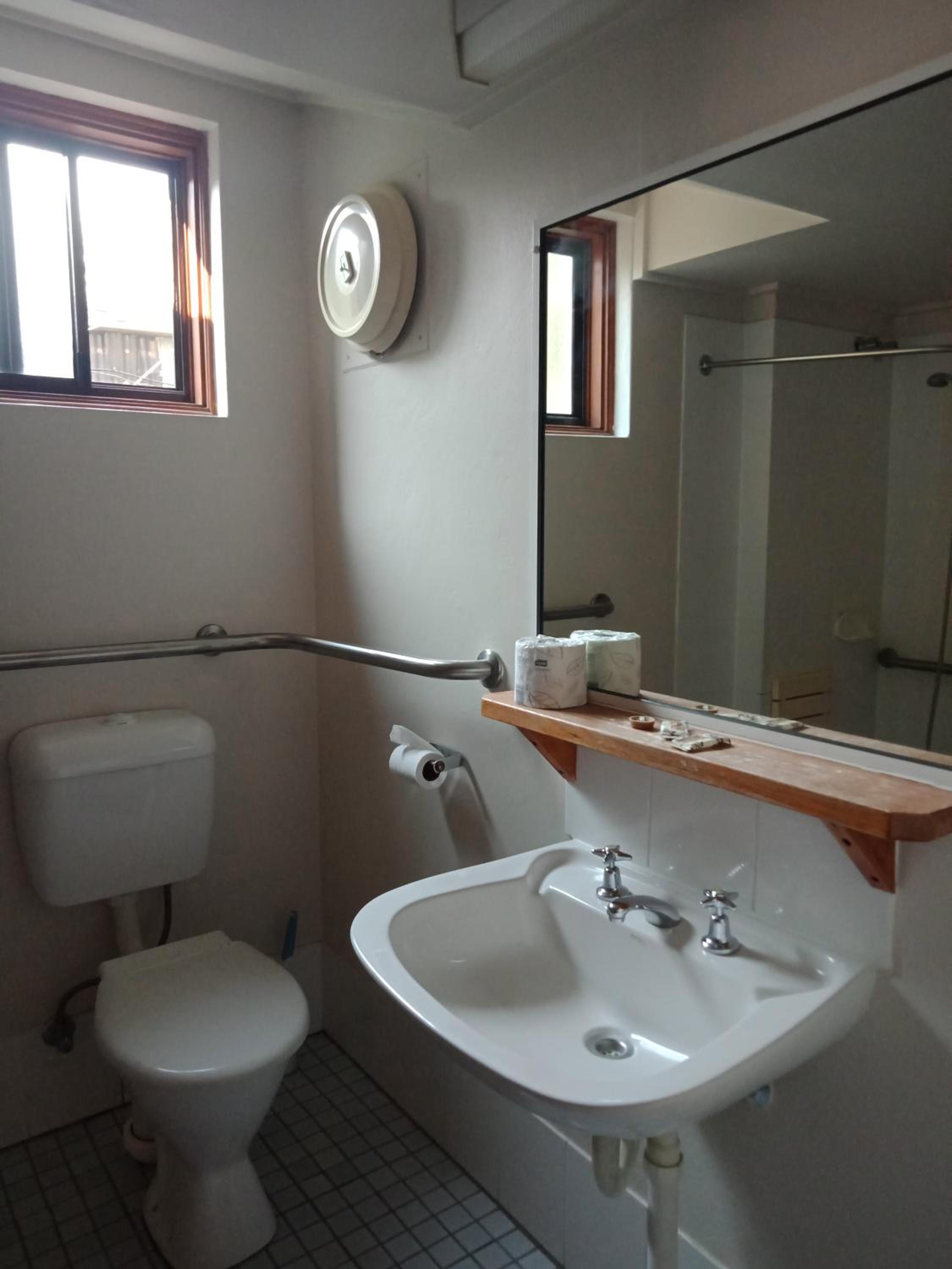 Double or Twin Room - Disability Access - Photo 3