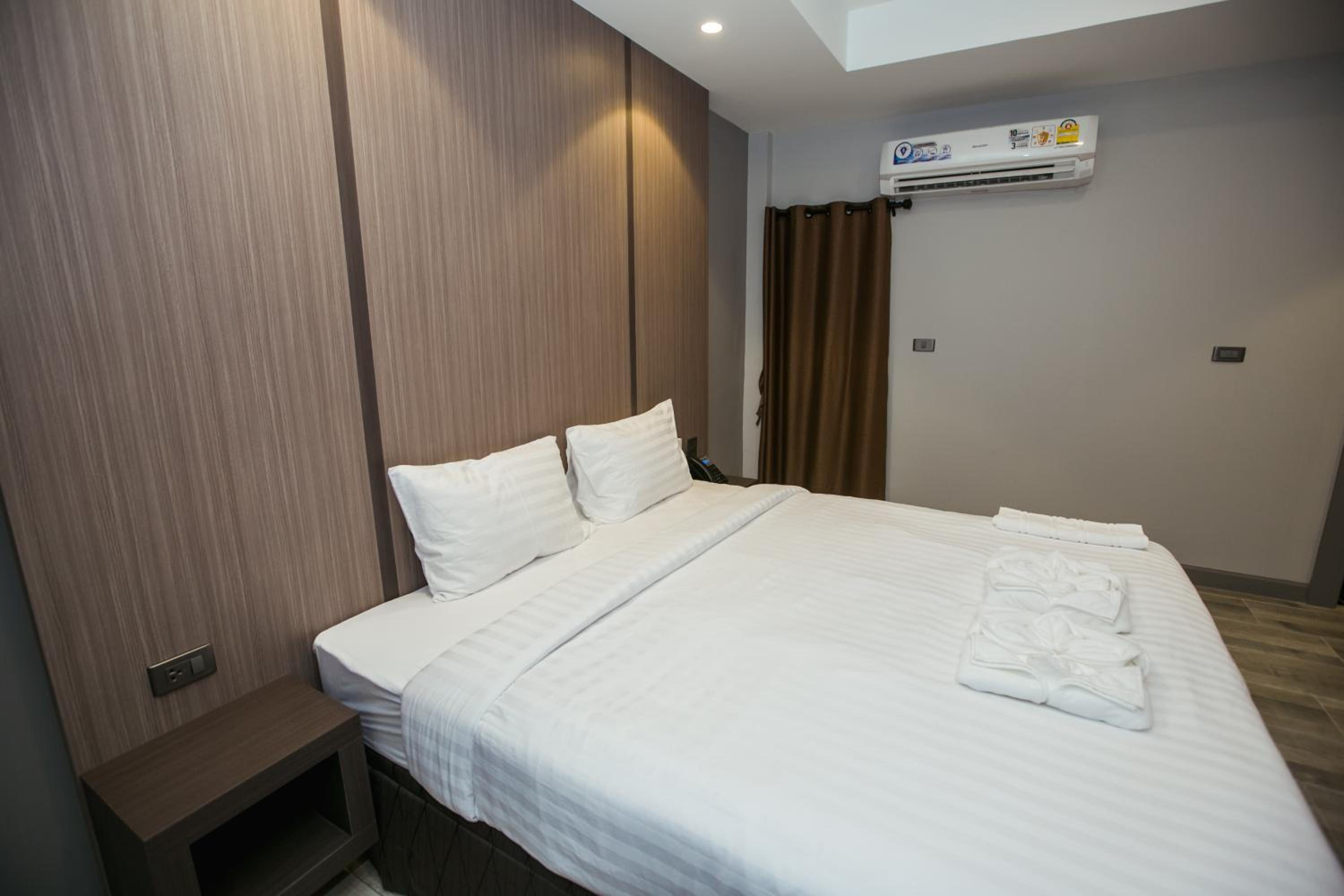 Standard King Room - Photo 4
