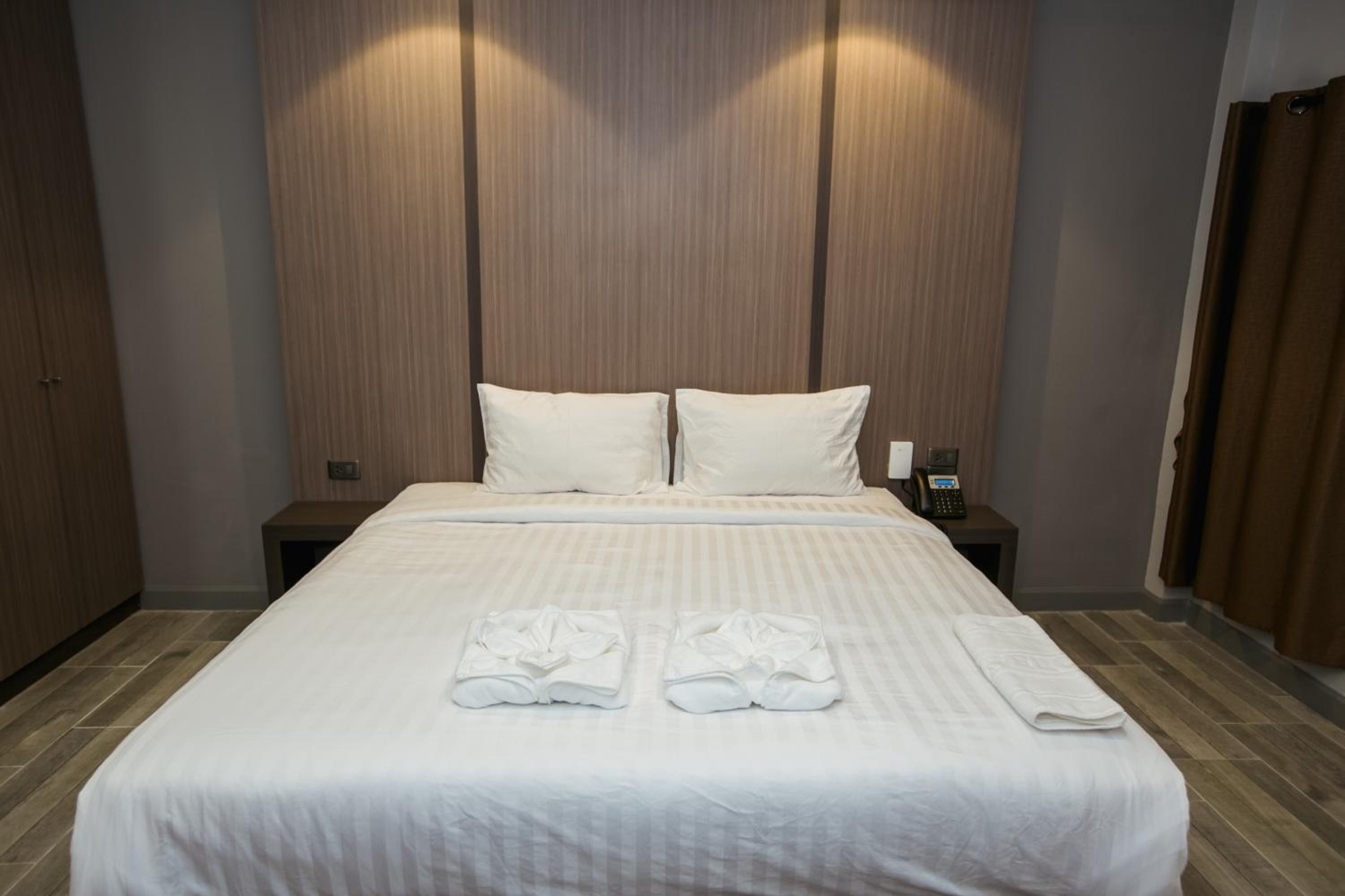 Standard King Room - Photo 3