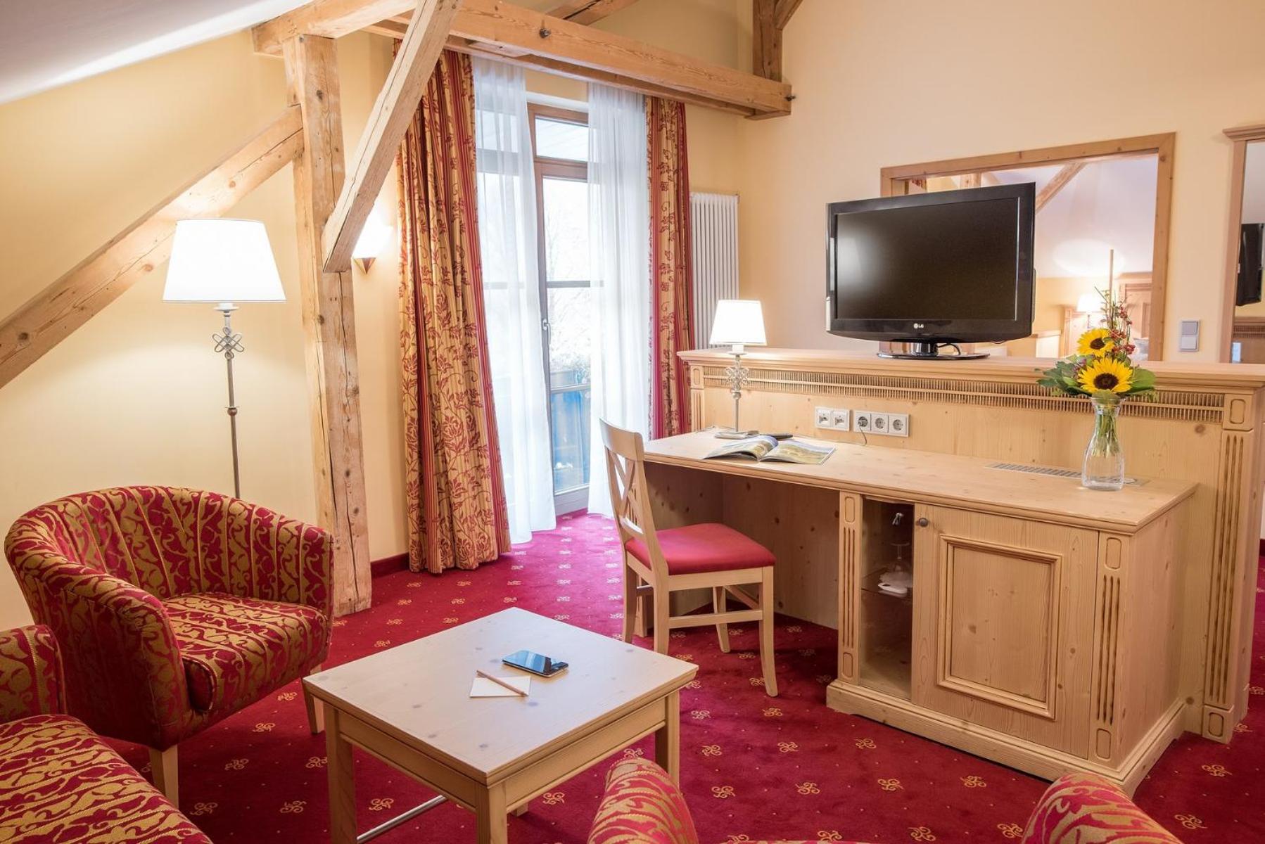 Junior Suite with Mountain View - Photo 1
