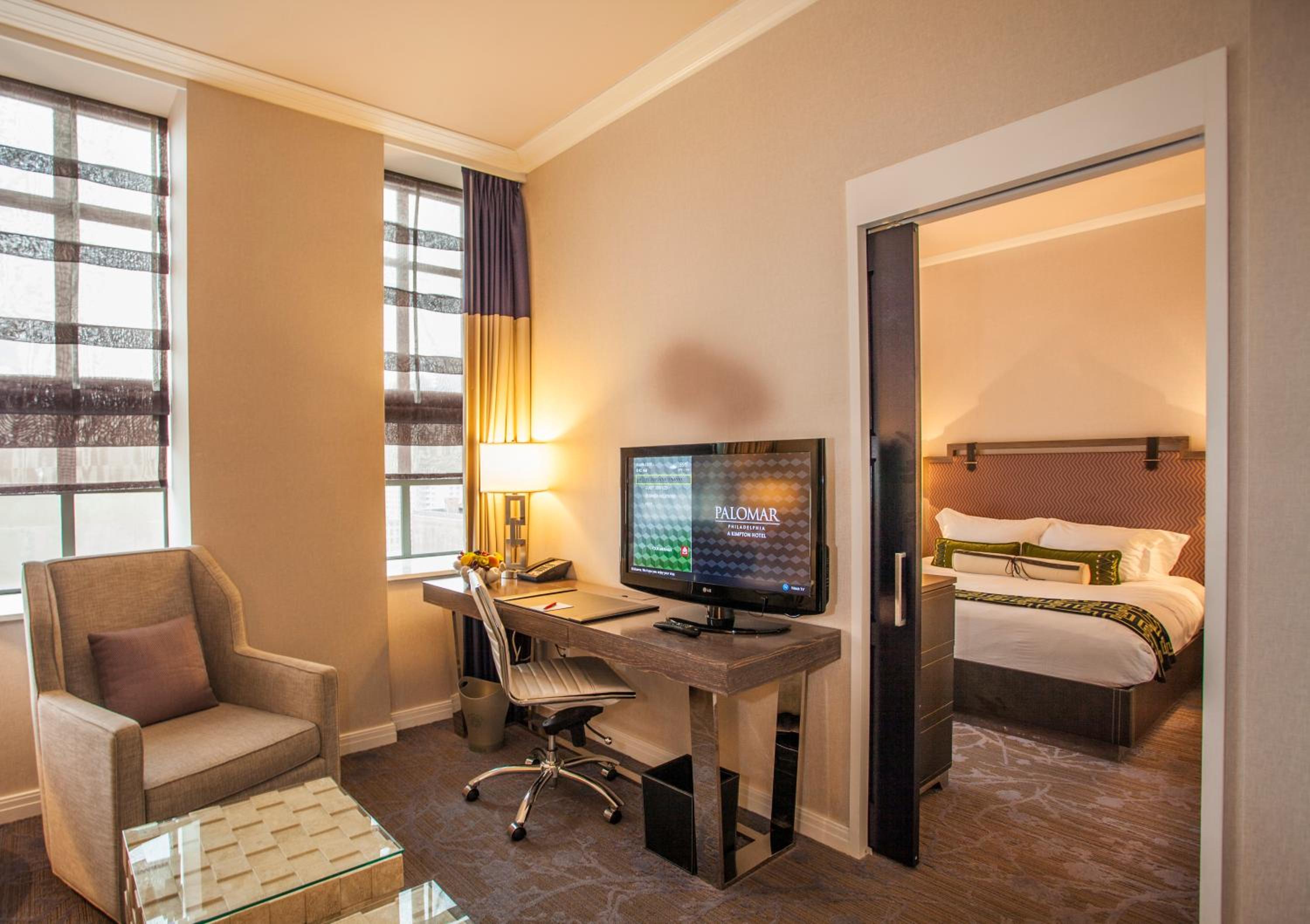 One-Bedroom Suite with Jetted Tub - Photo 2