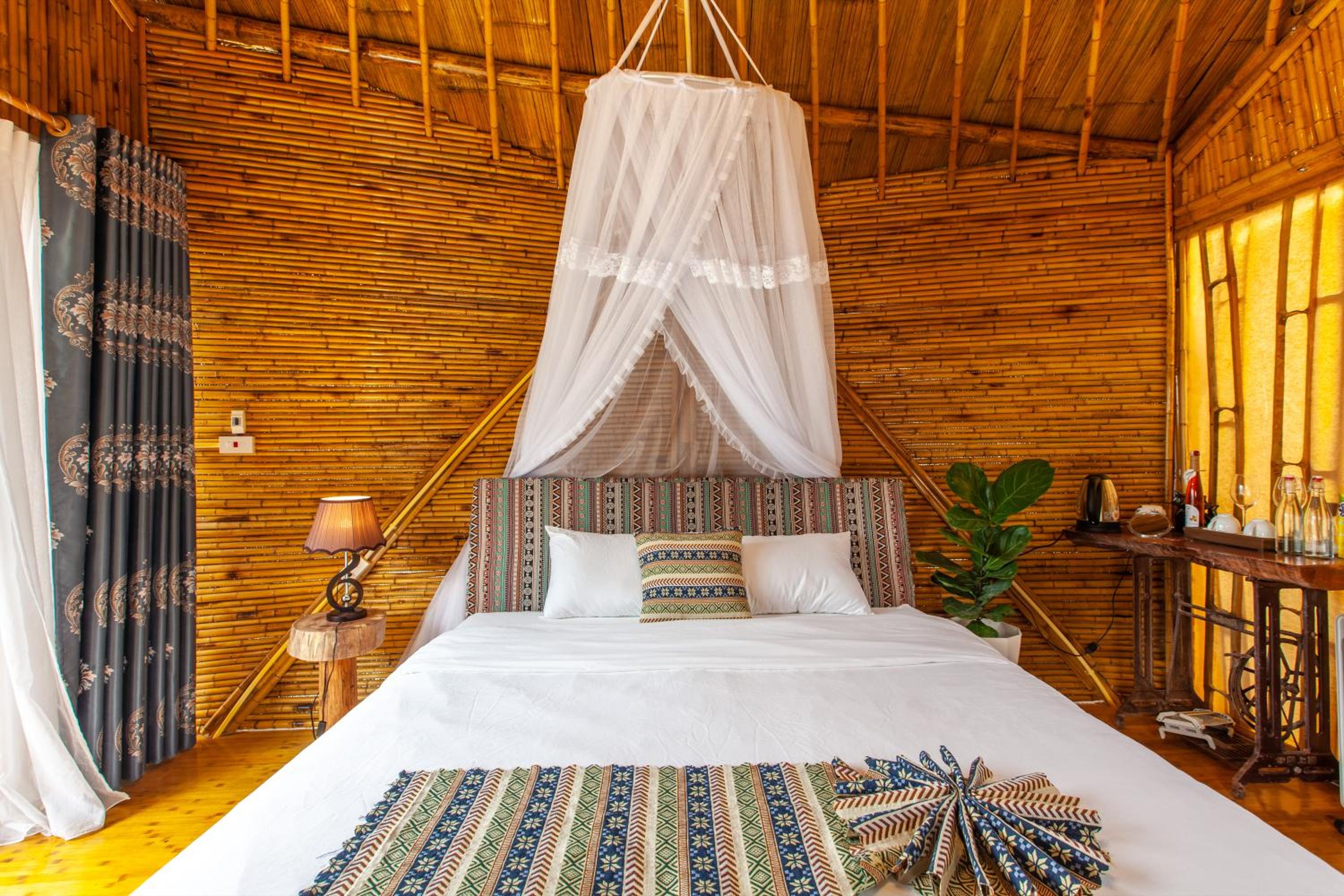 Deluxe Bungalow with Mountain View