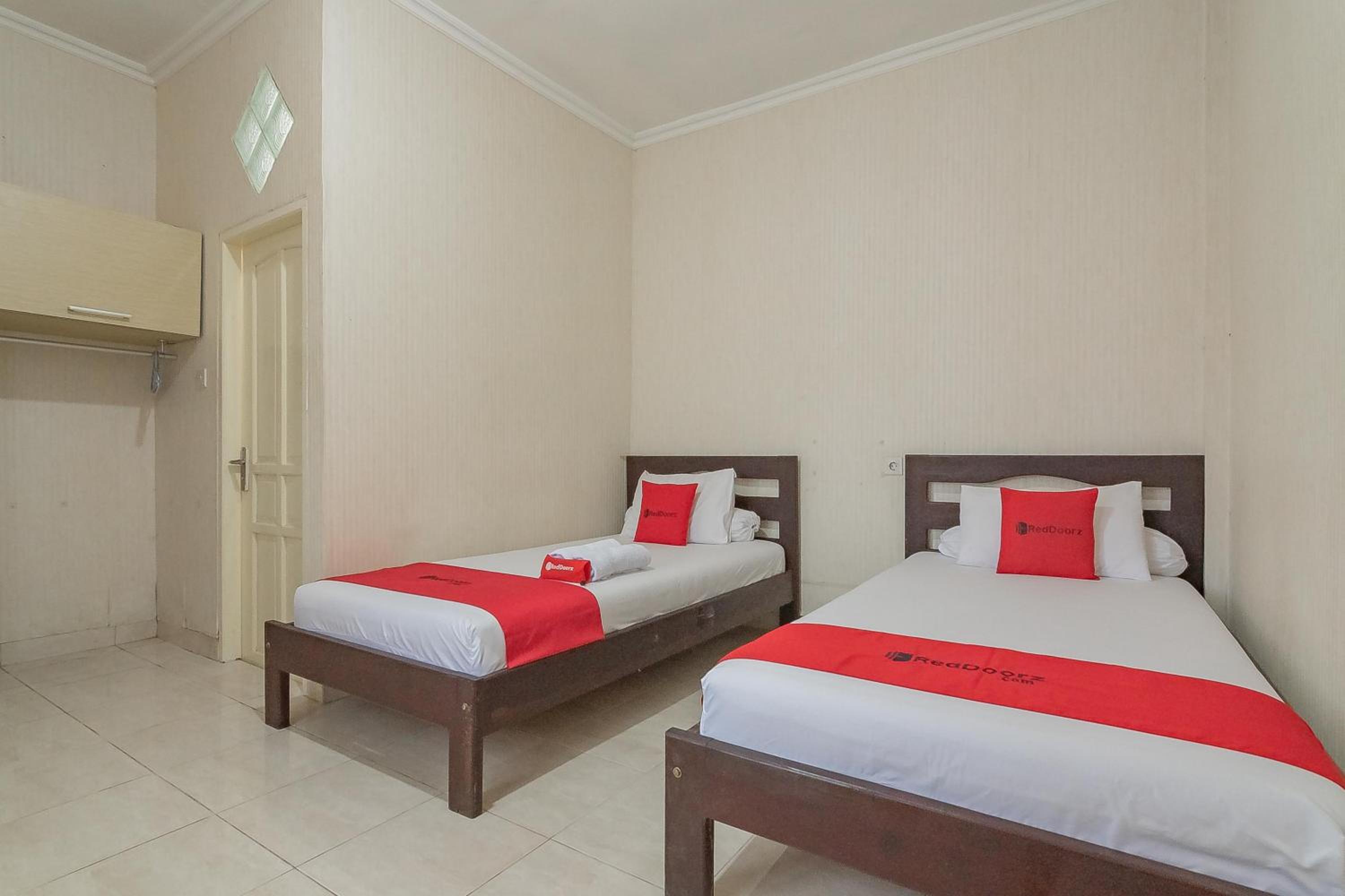 Twin Room - Photo 4