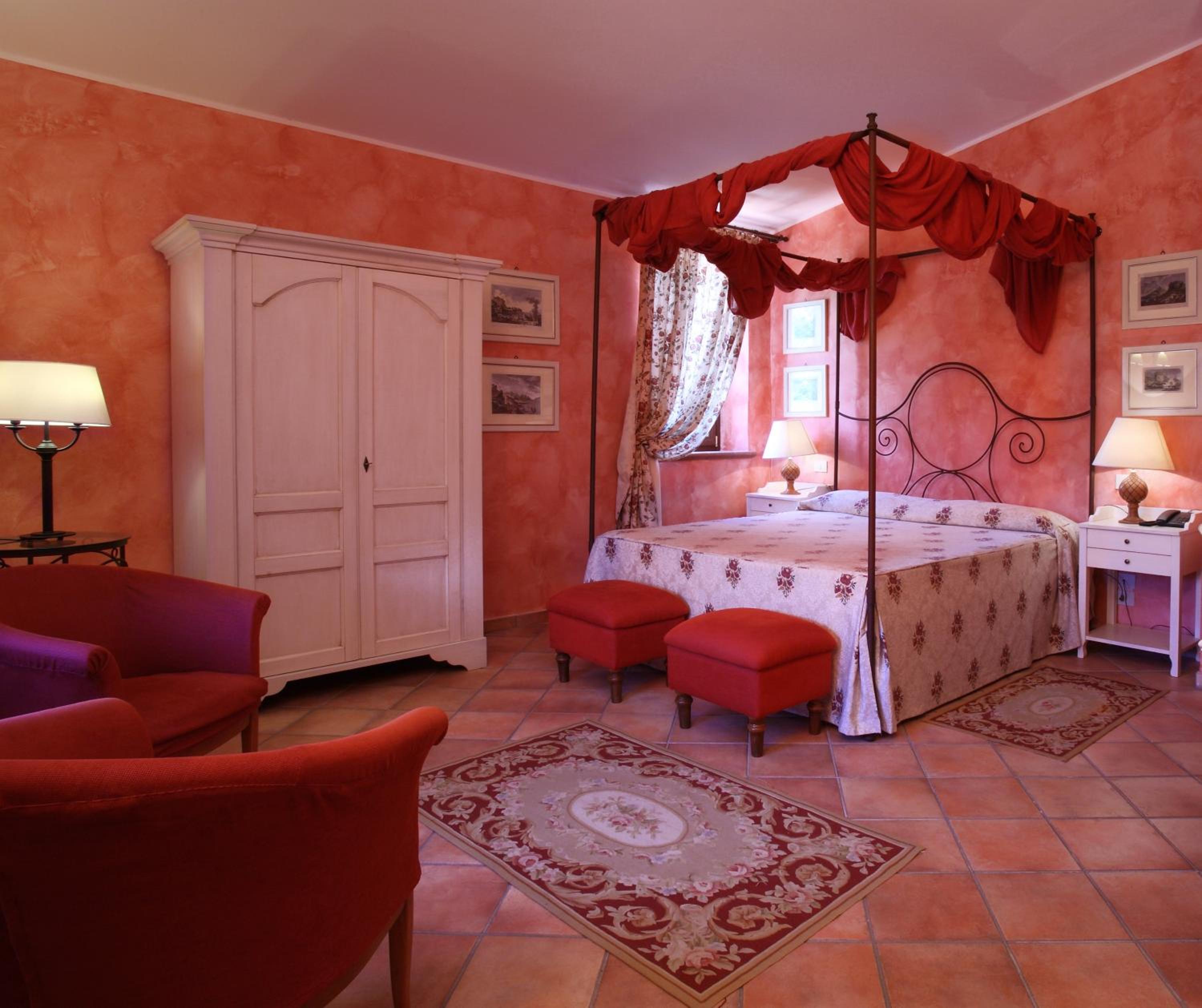 Suite - Photo 1