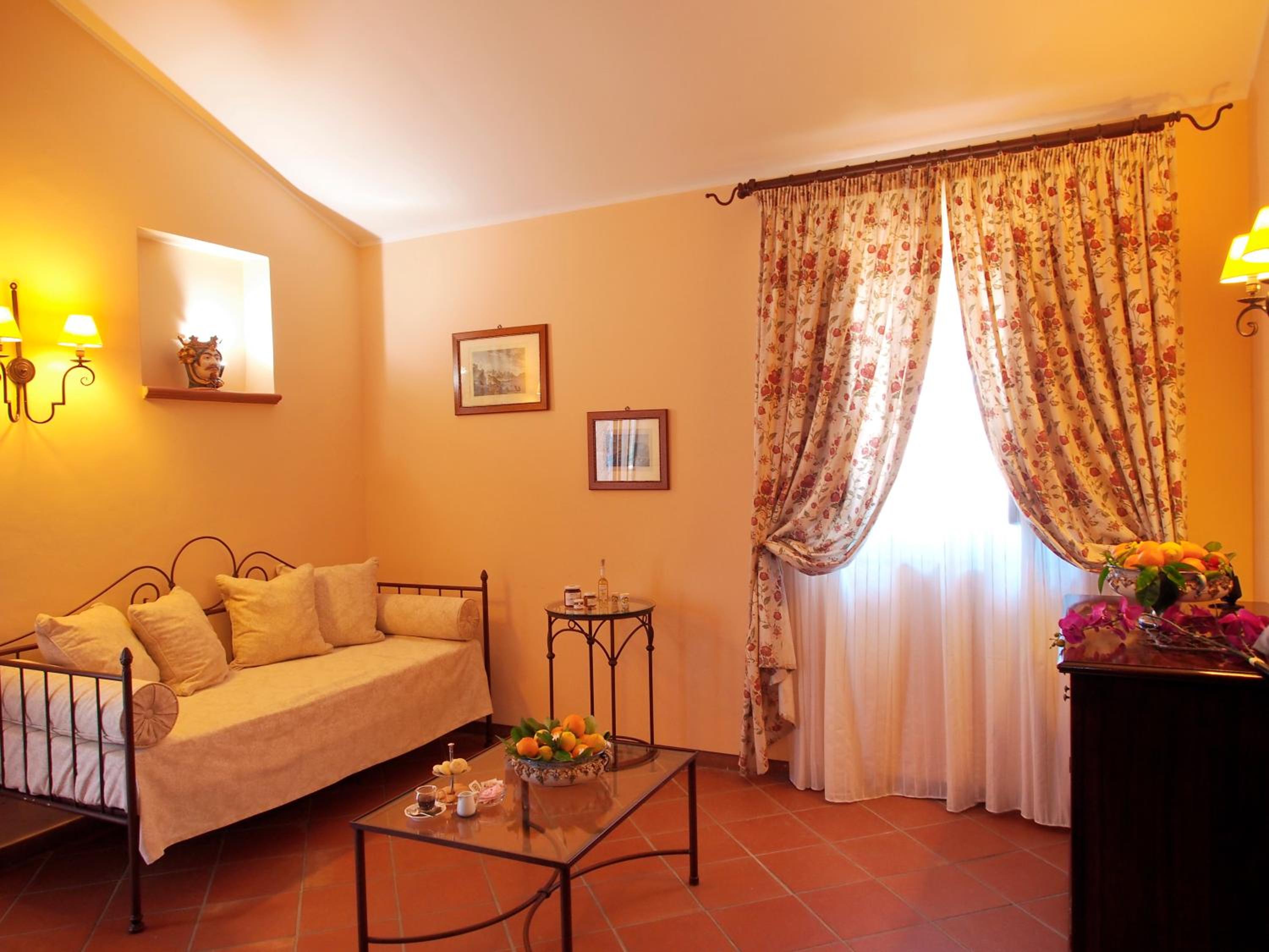 Suite - Photo 5