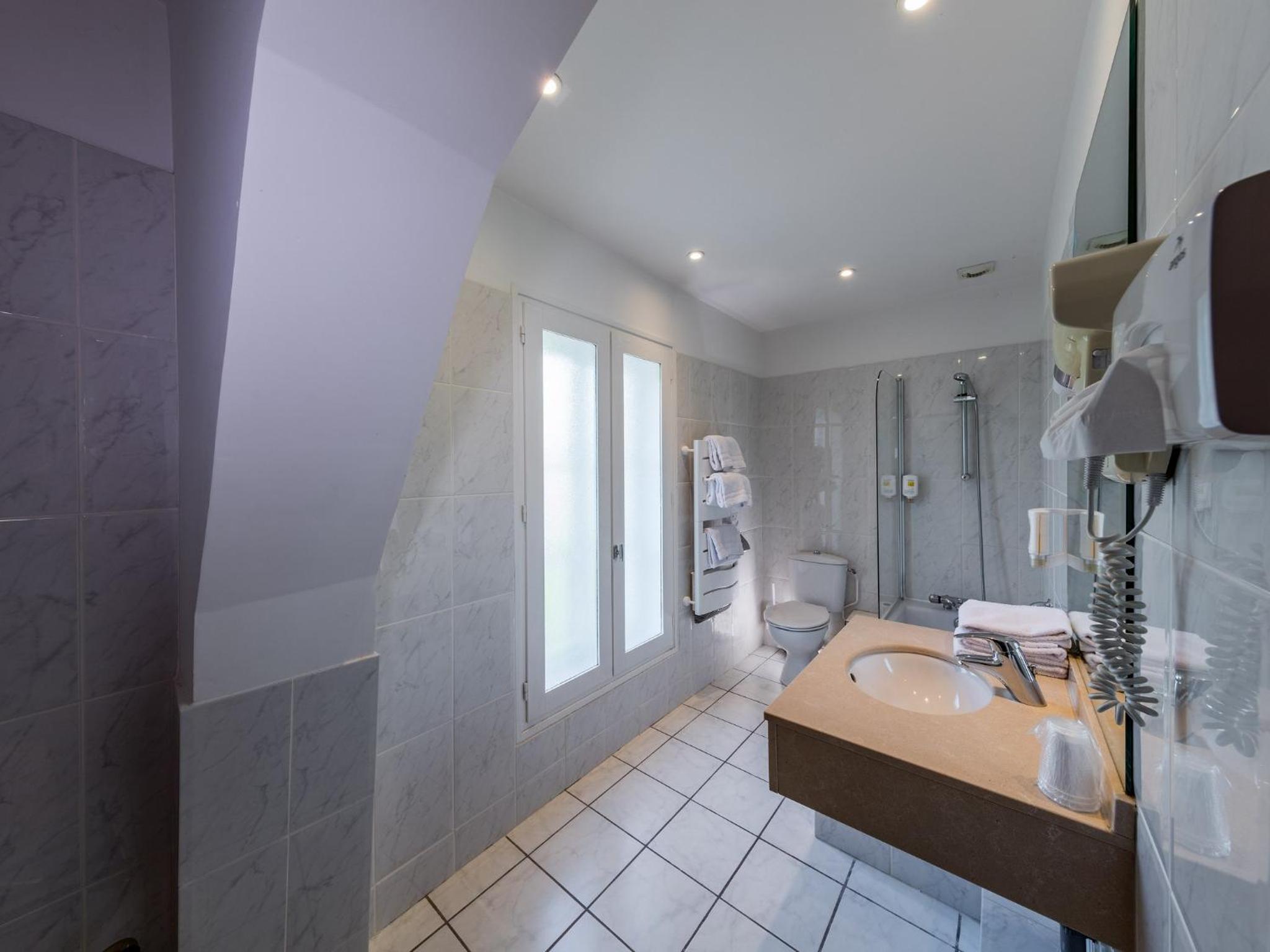 Double or Twin Room - Photo 3