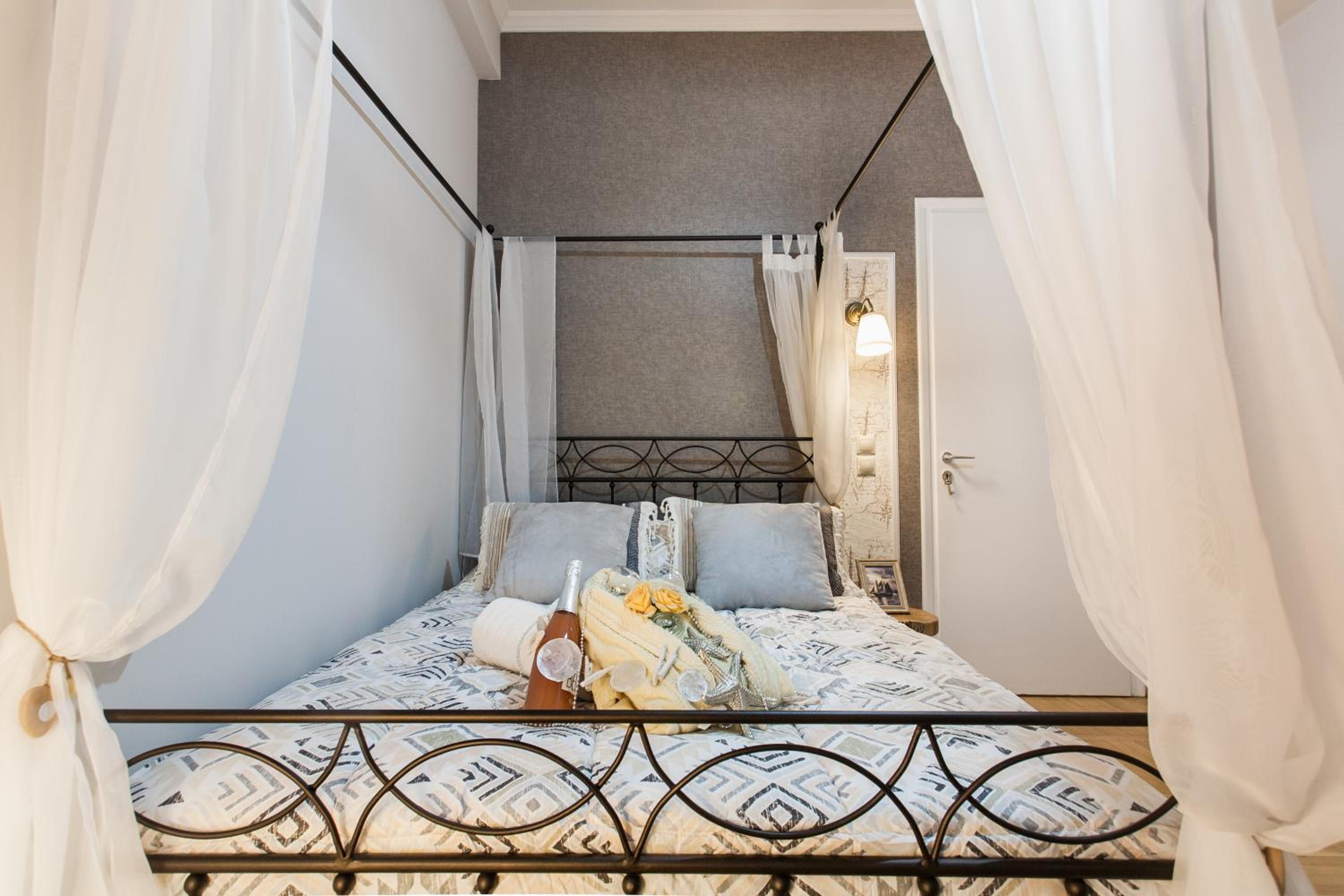 Queen Room with Shared Bathroom