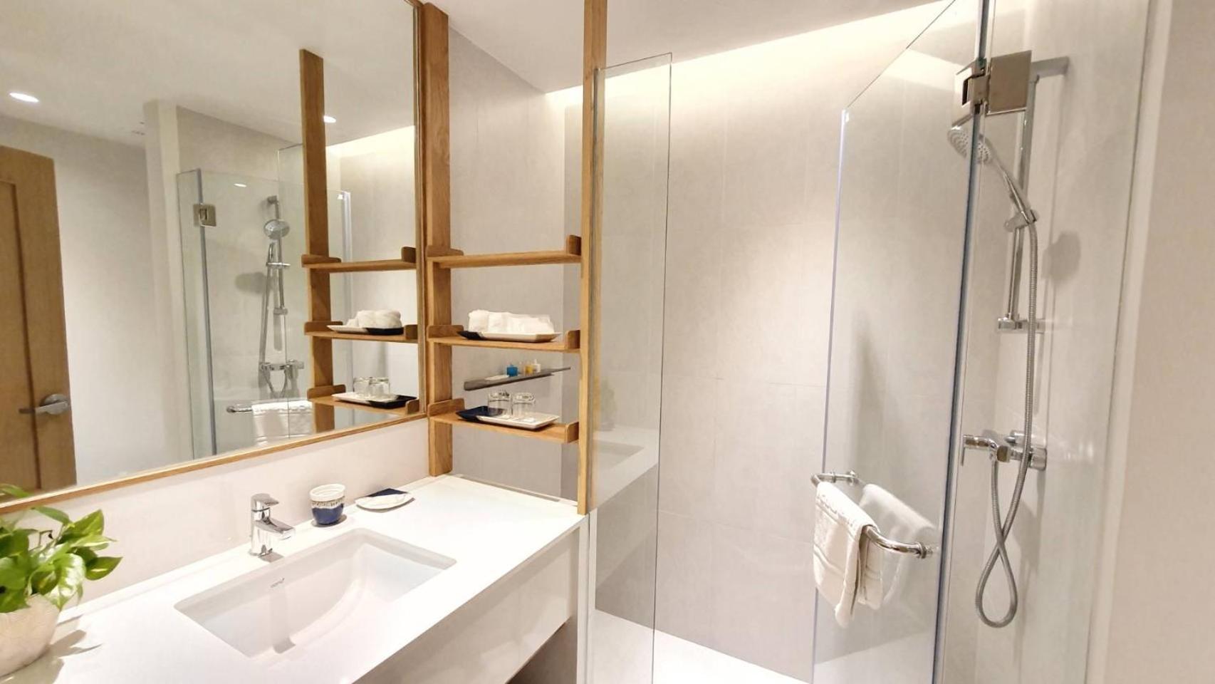 Premier King Room With Garden View - Photo 13