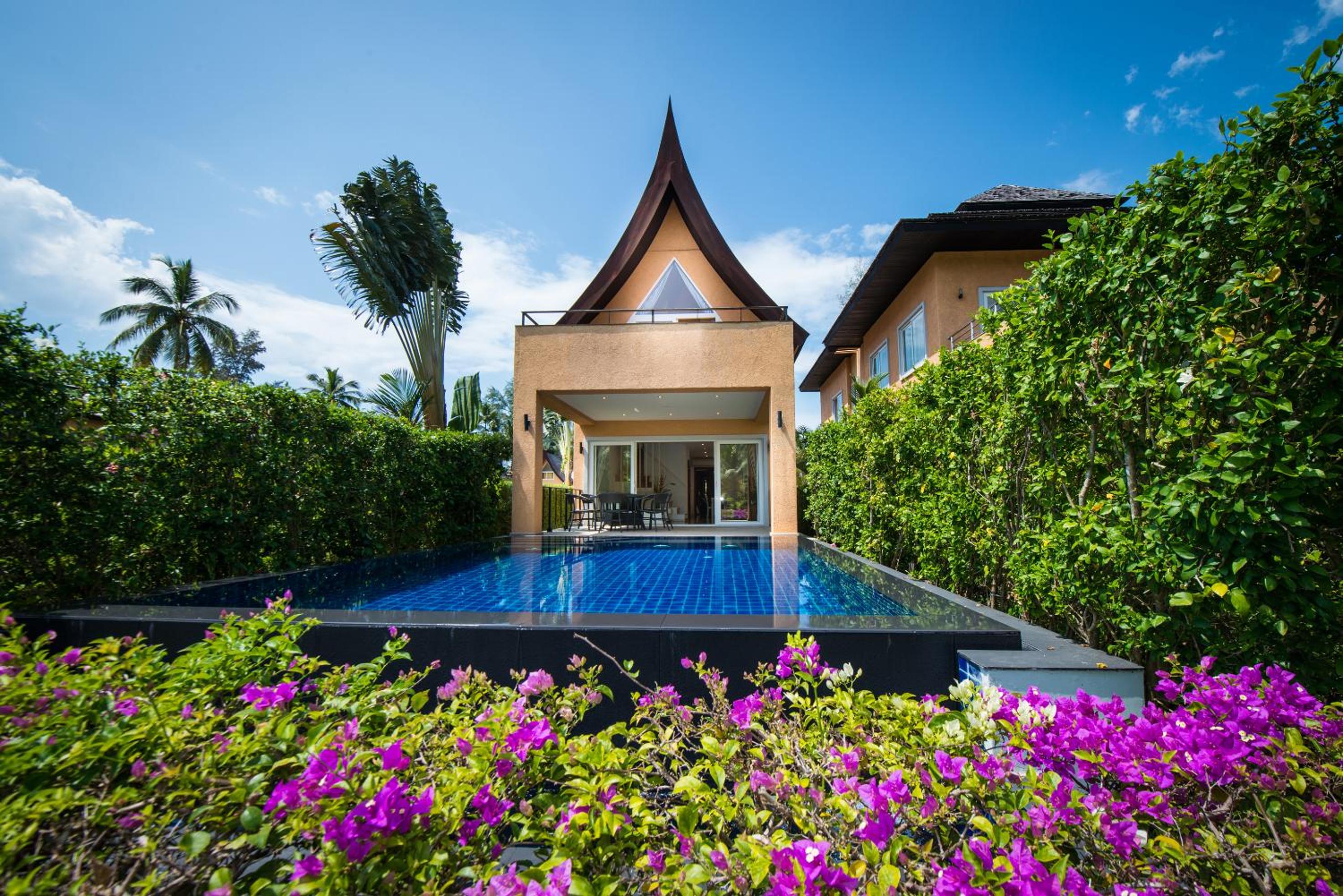 Three-Bedroom Villa - Photo 2
