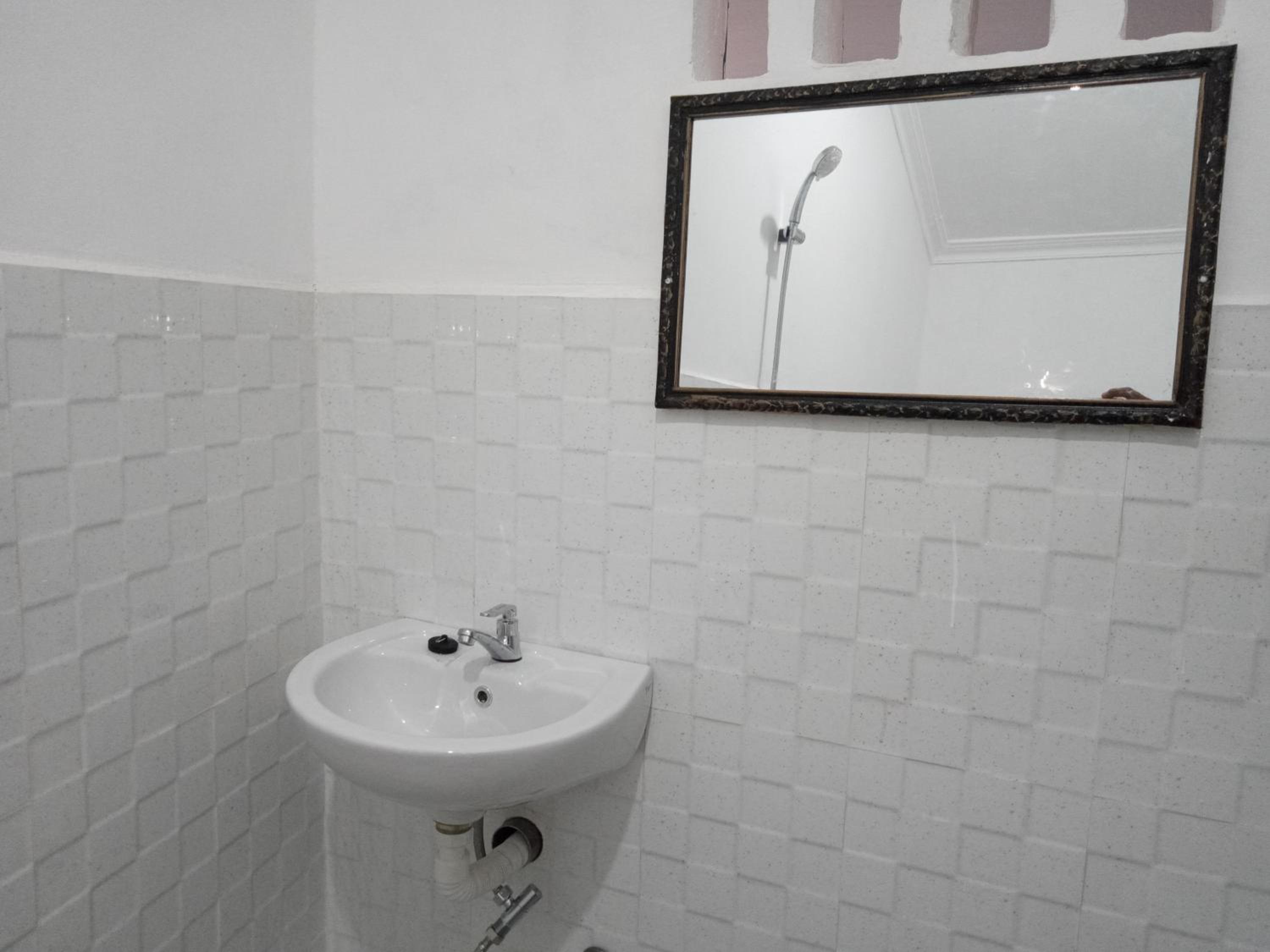 Deluxe Double Room with Balcony - Photo 10