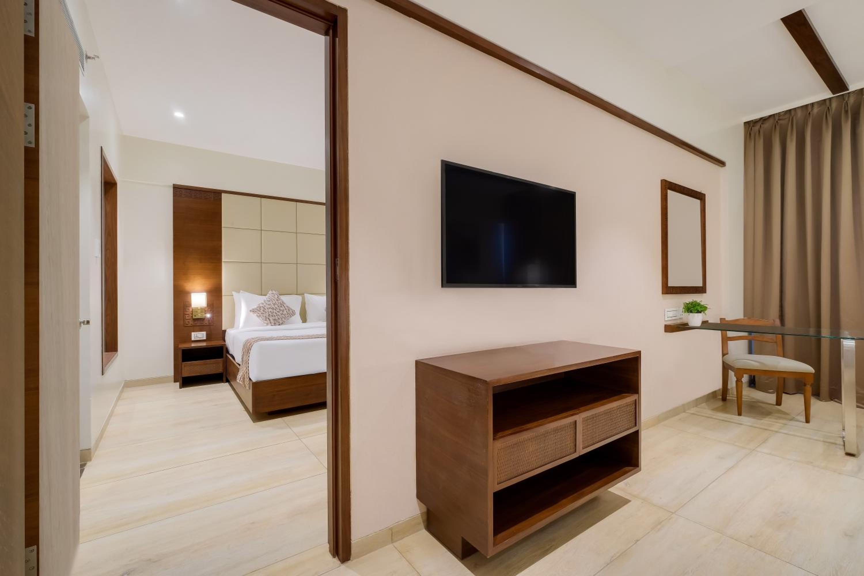 Fern Club Suite, with Bathtub, Balcony and City View - Photo 5
