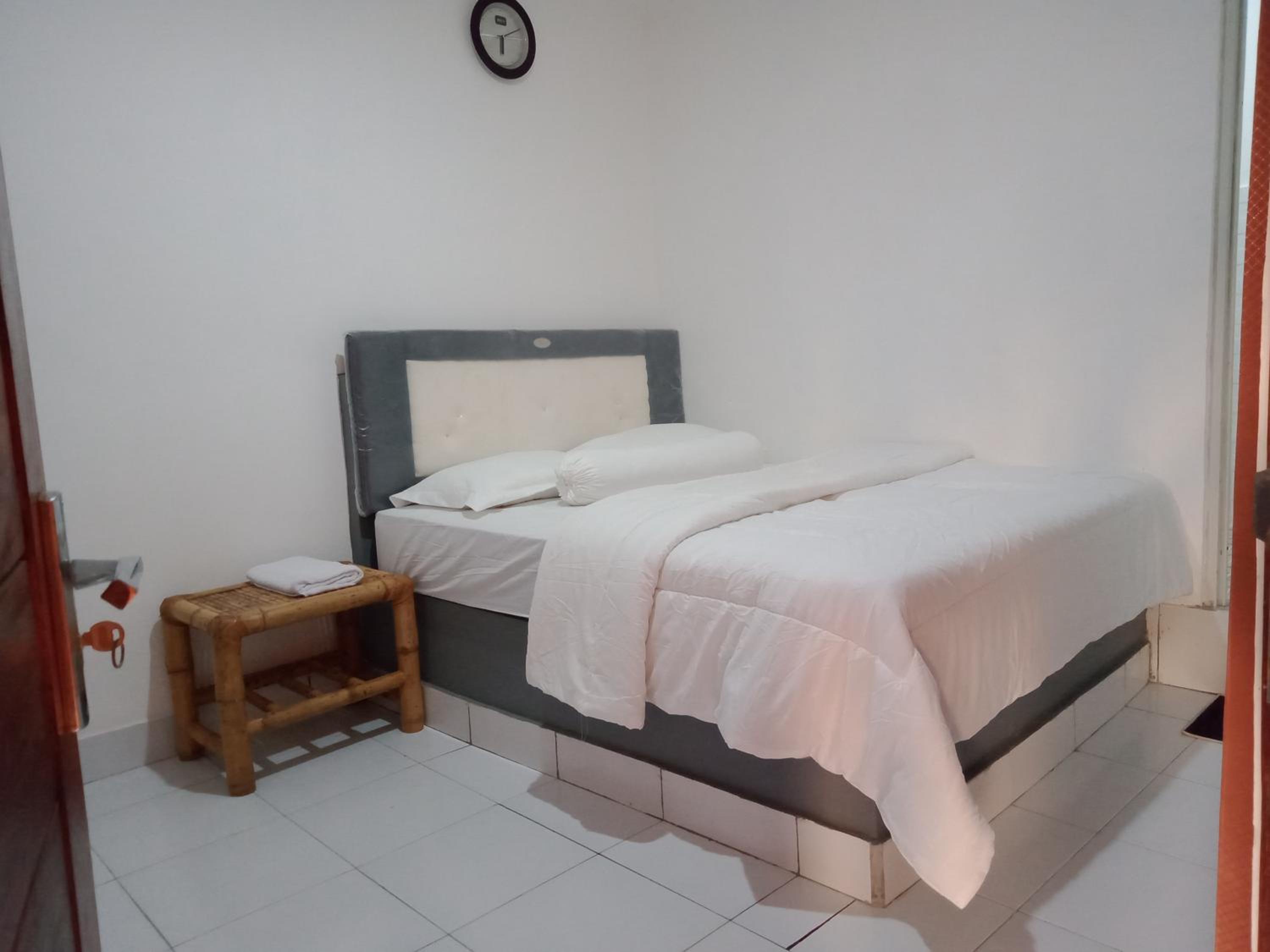 Deluxe Double Room with Balcony - Photo 9