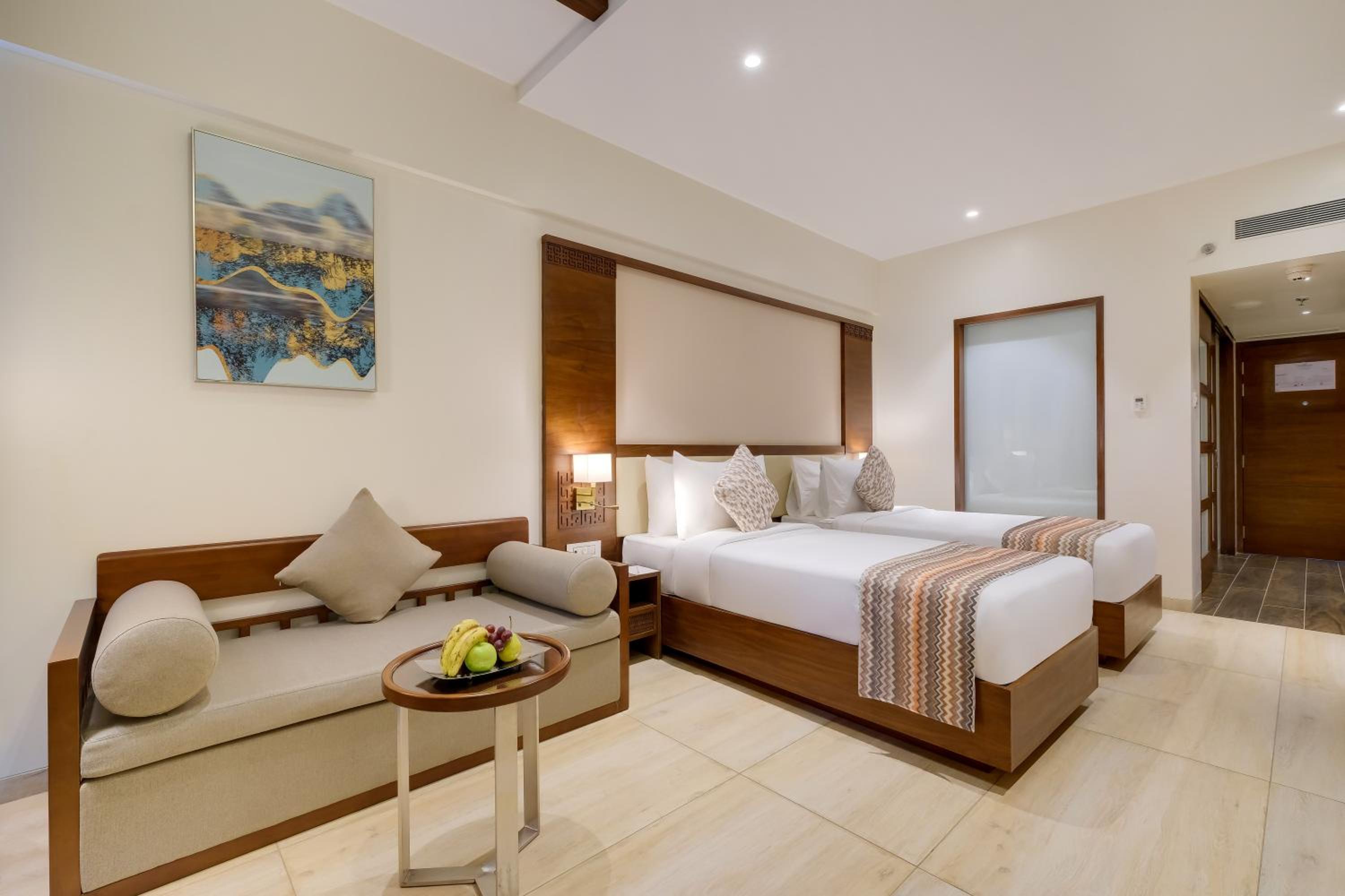 Fern Club Room, with Balcony and Mountain View - Photo 1