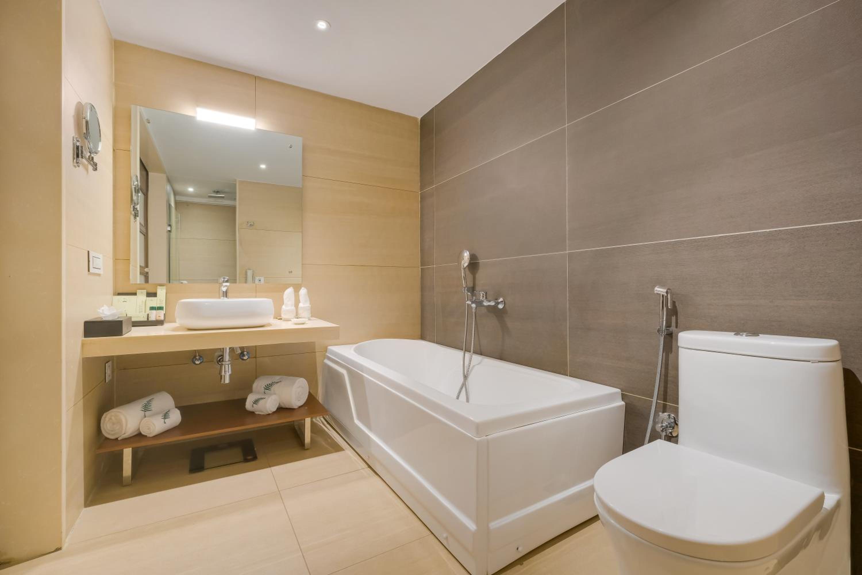 Hazel Suite, with Bathtub, Balcony and Mountain View - Photo 6