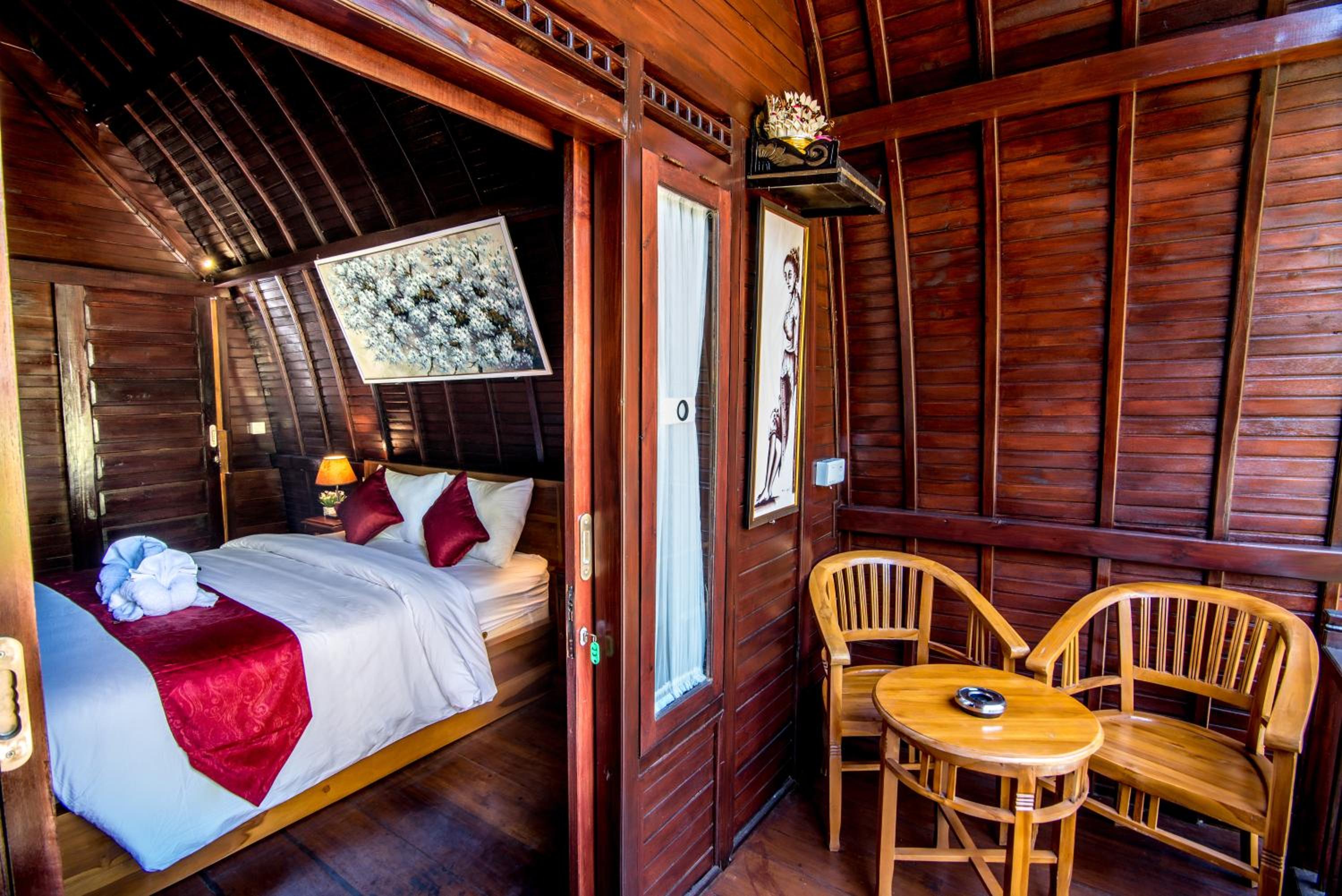 Deluxe Room (2 Adults + 1 Child) - Photo 2