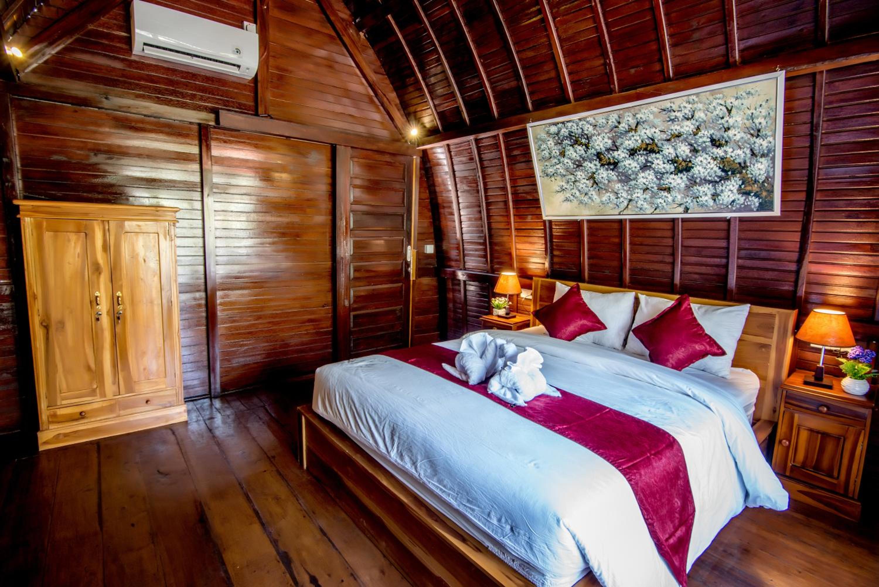 Deluxe Room (2 Adults + 1 Child) - Photo 4