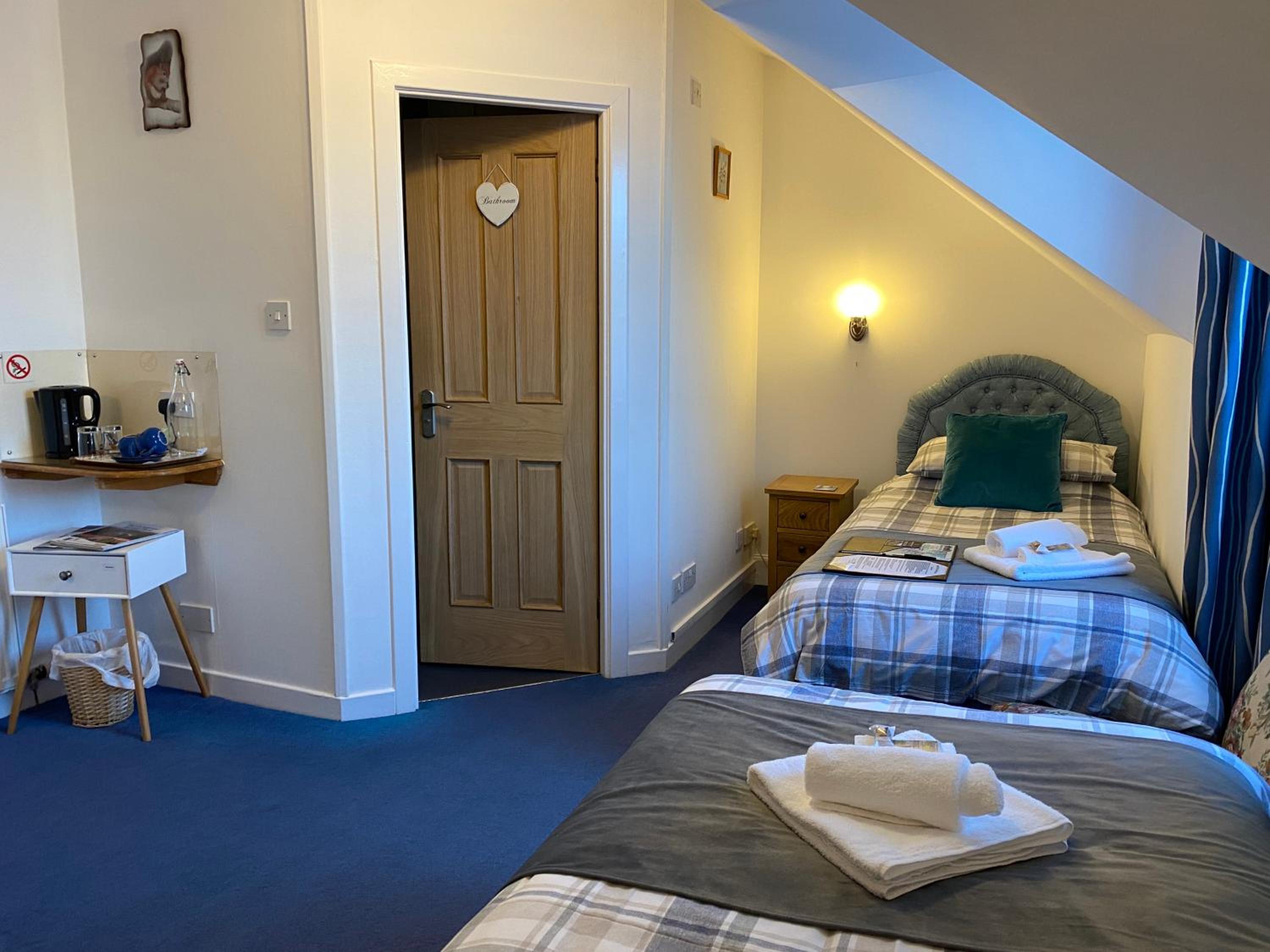 Twin Room With Private Bathroom photo 3