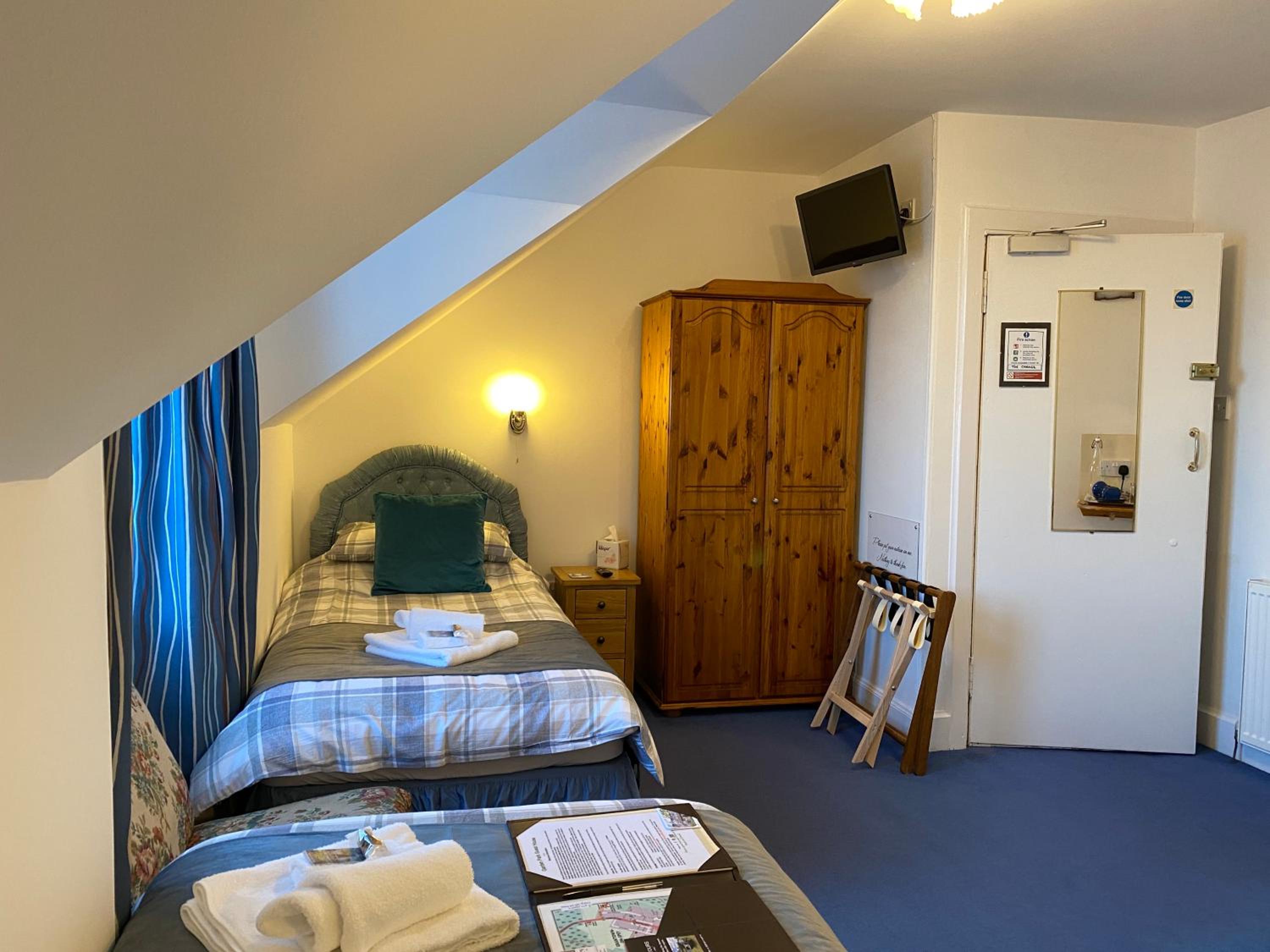 Twin Room With Private Bathroom photo 2
