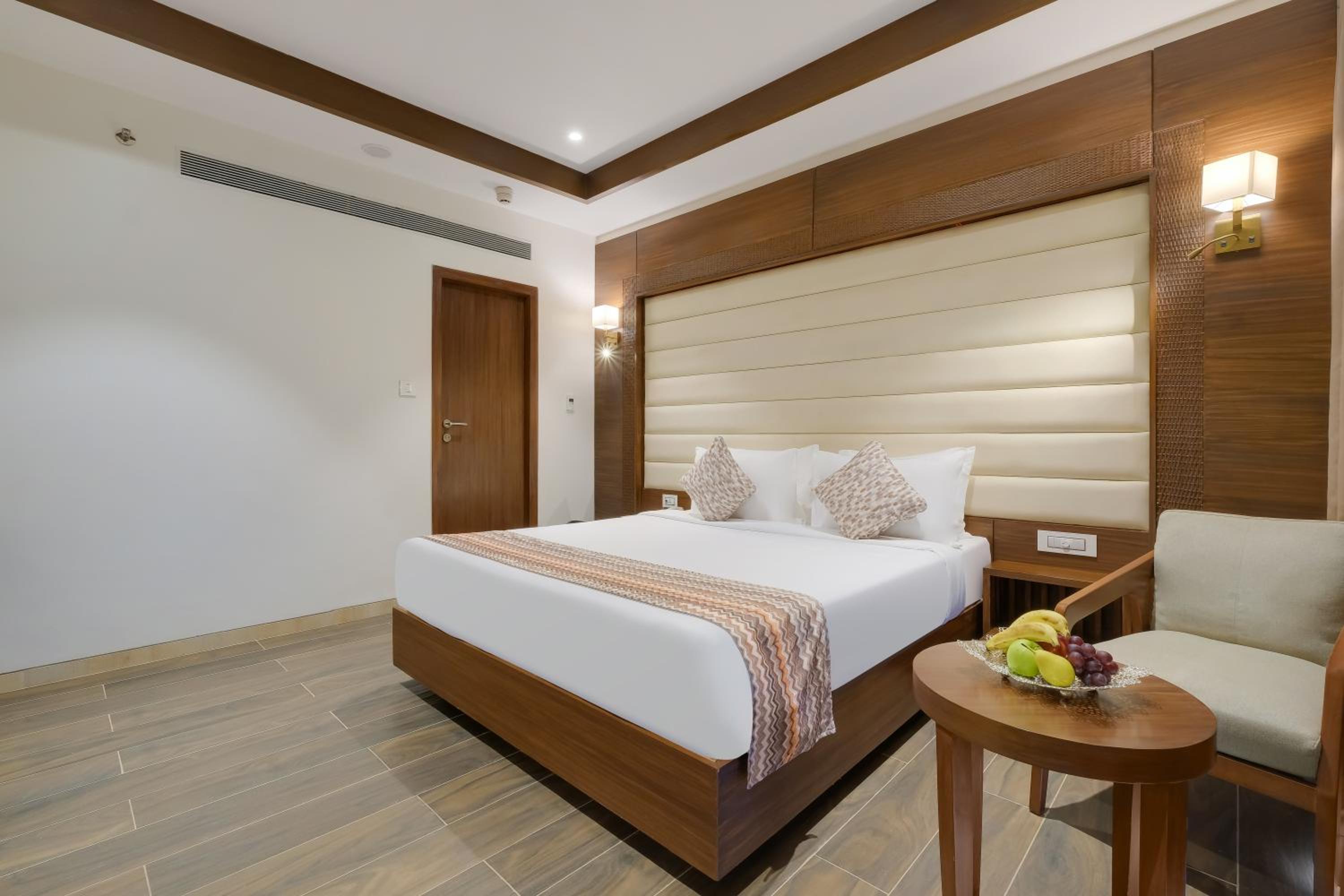 Fern Club Suite, with Bathtub, Balcony and City View - Photo 1