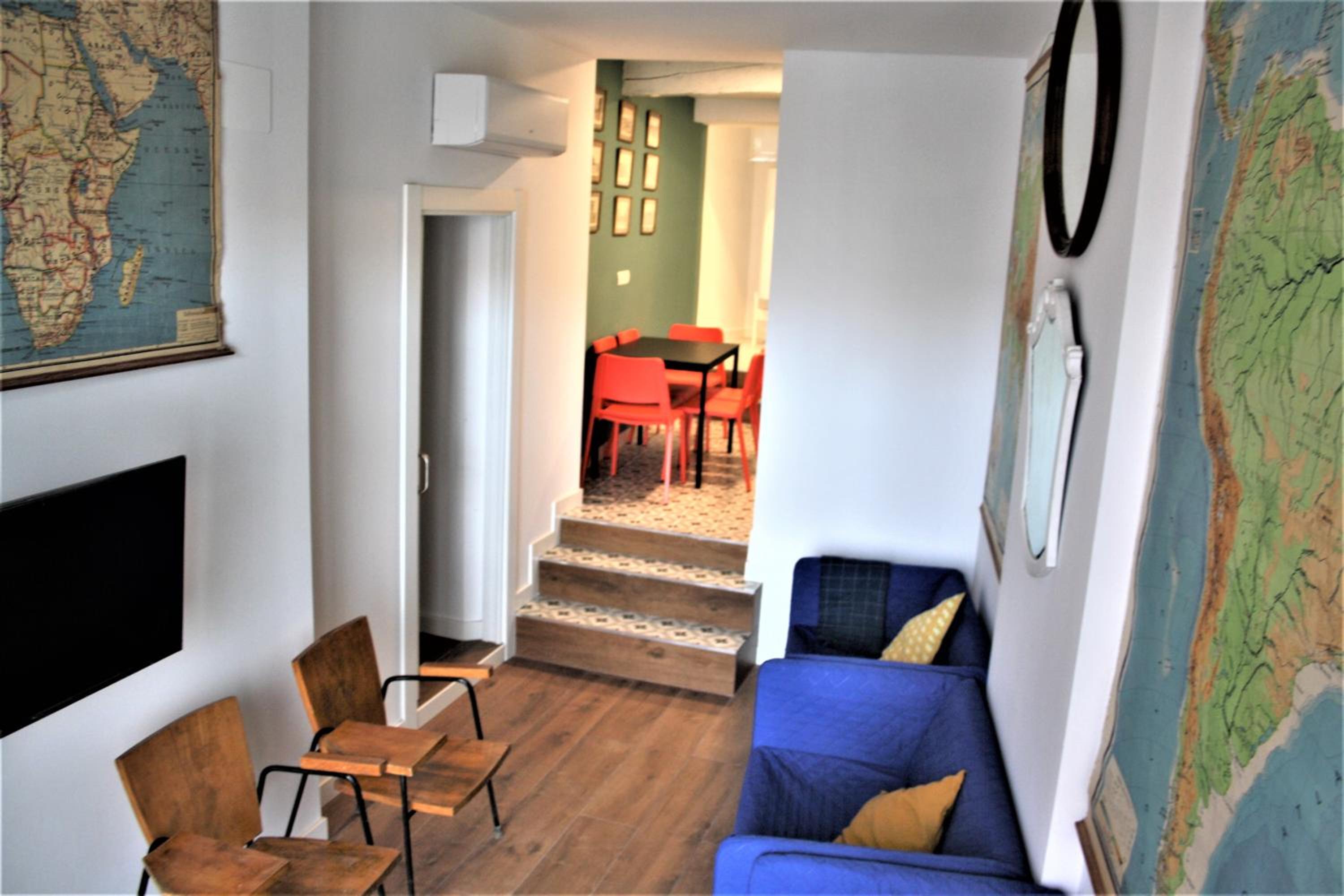 Family Room with Private Bathroom - Photo 4