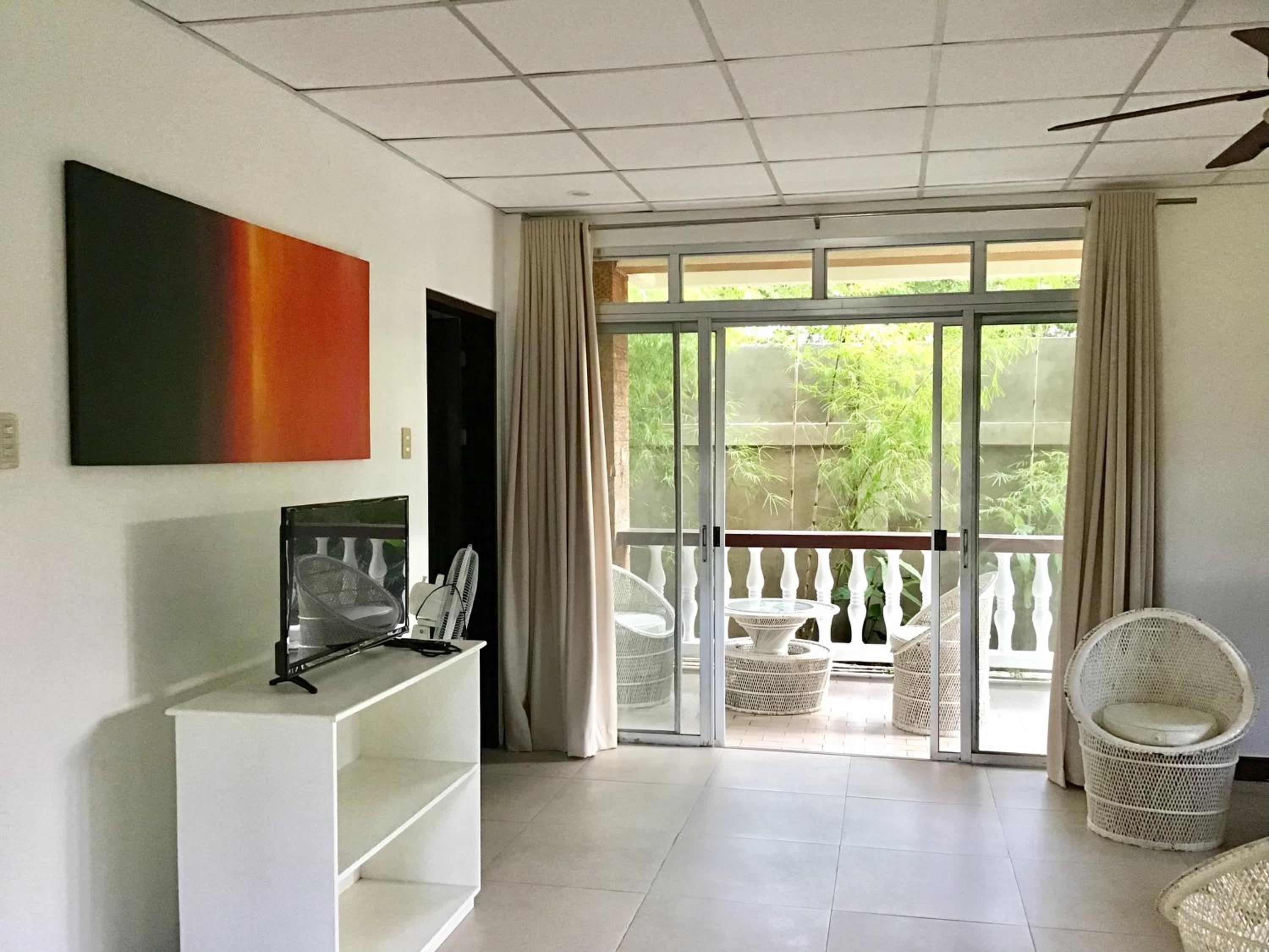 Deluxe Suite - Photo 6