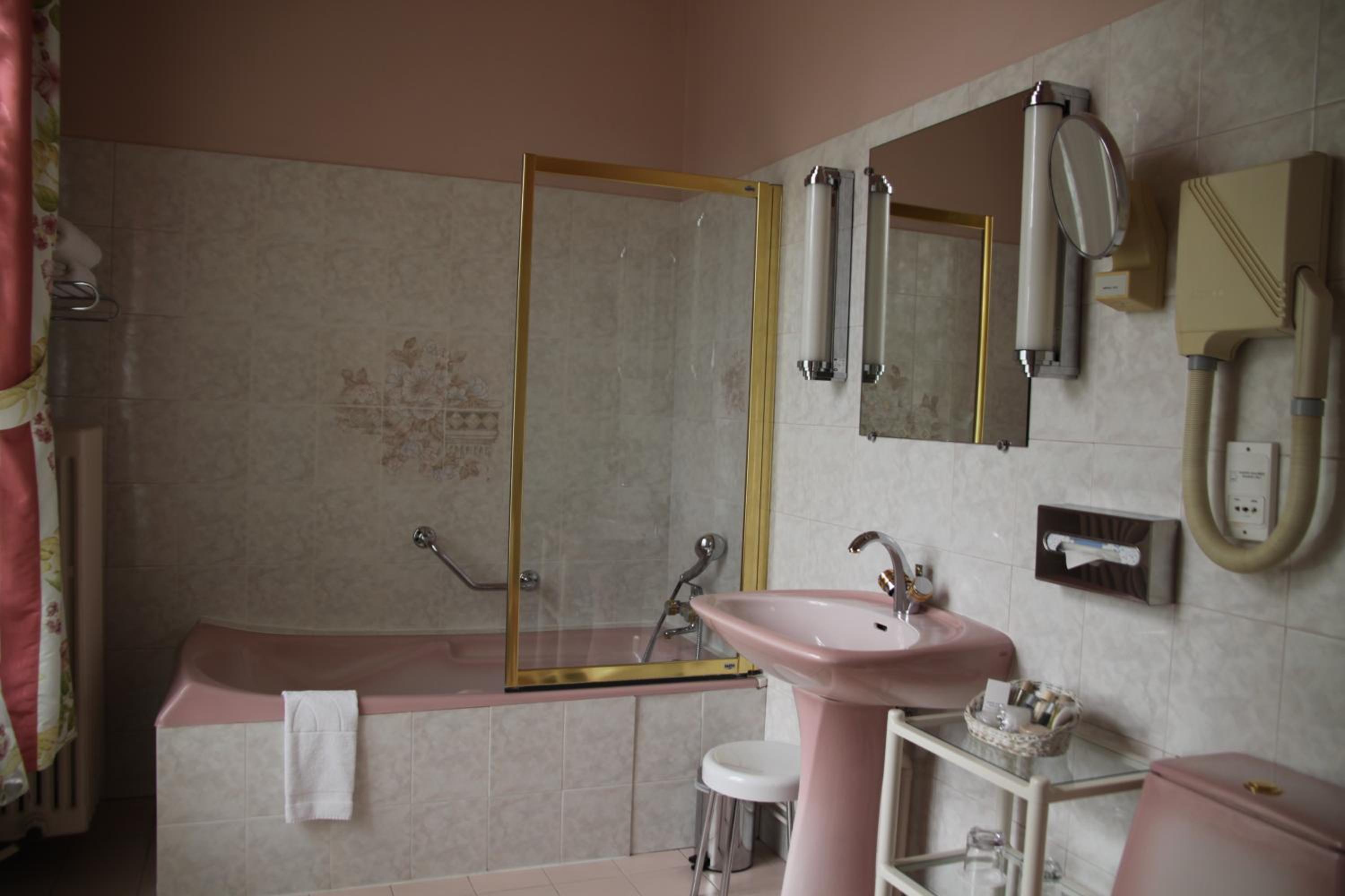 Classic Double Room with Spa Bath - Photo 5
