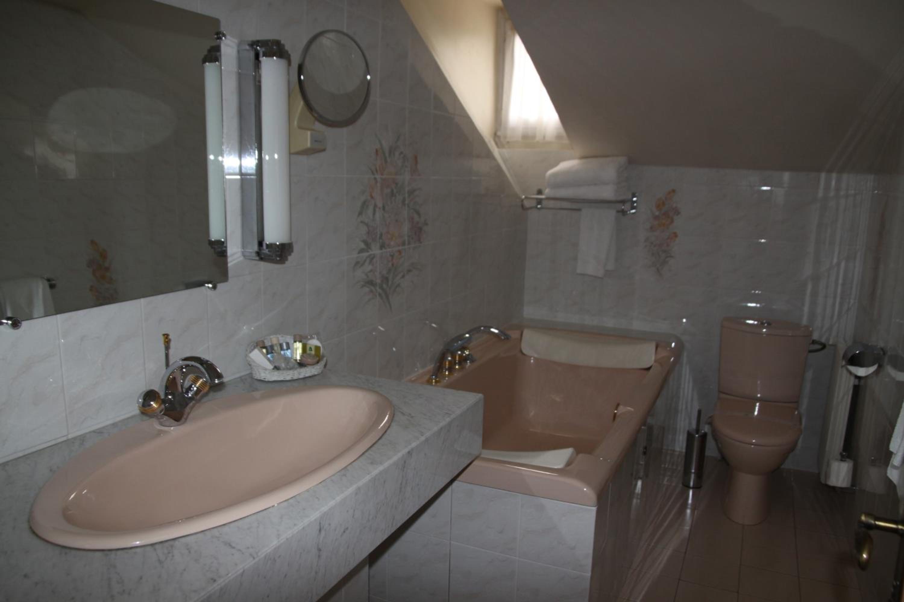 Standard Suite - Photo 4