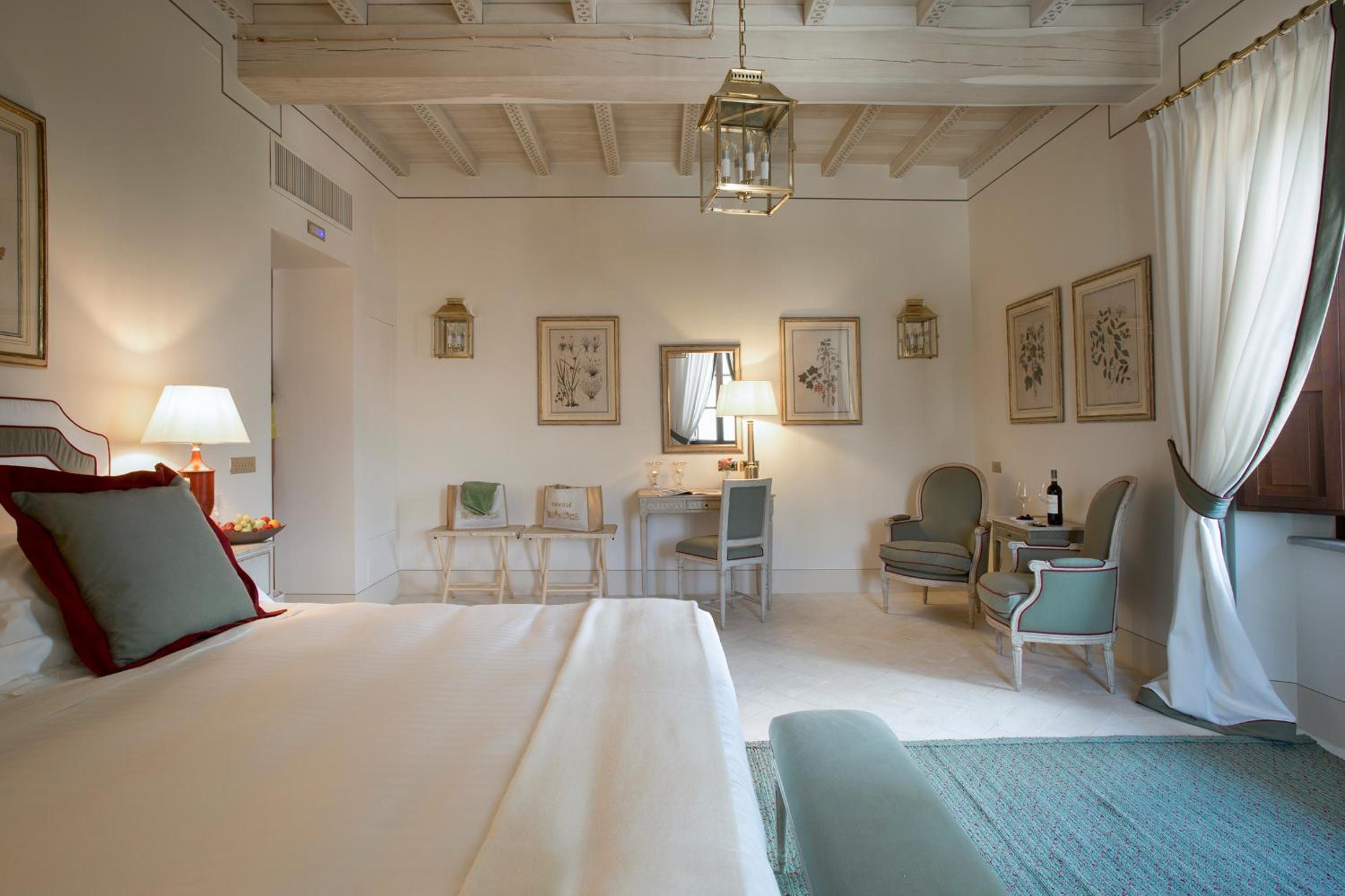 Deluxe Double Room - Photo 9