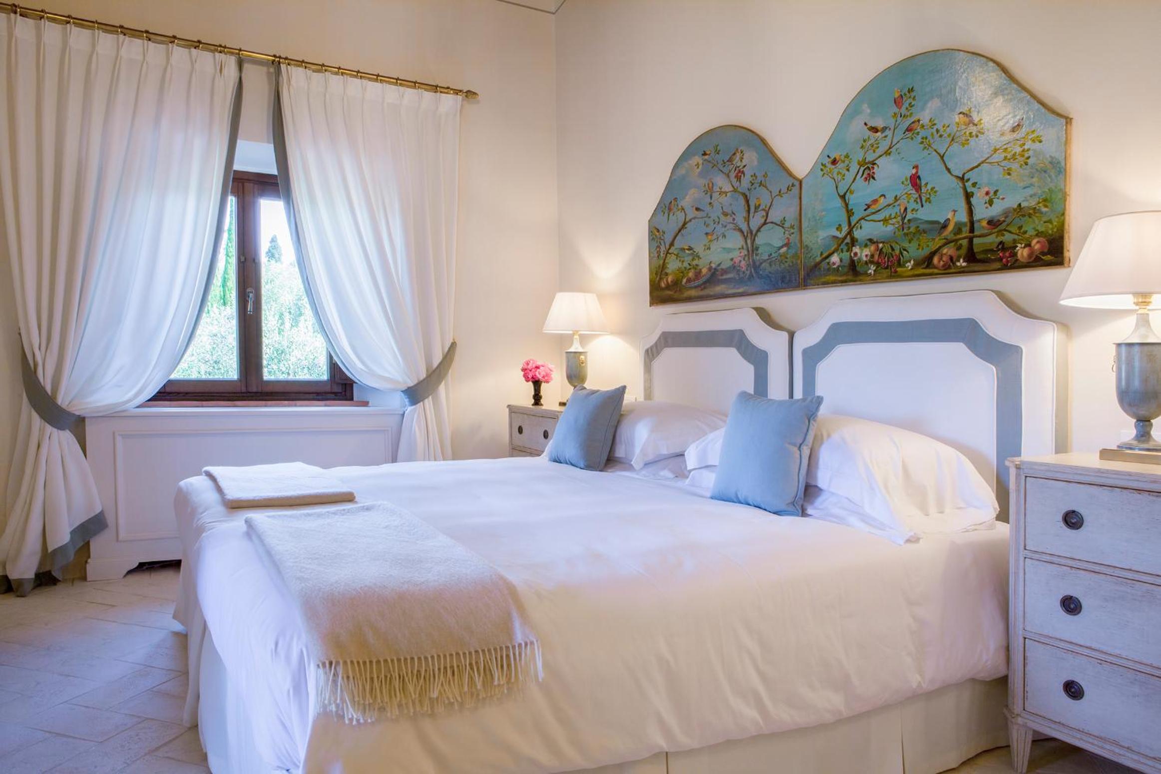 Suite - Photo 1