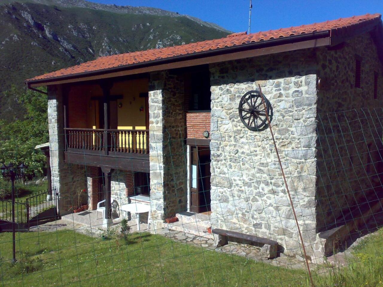 Three-Bedroom House photo 2