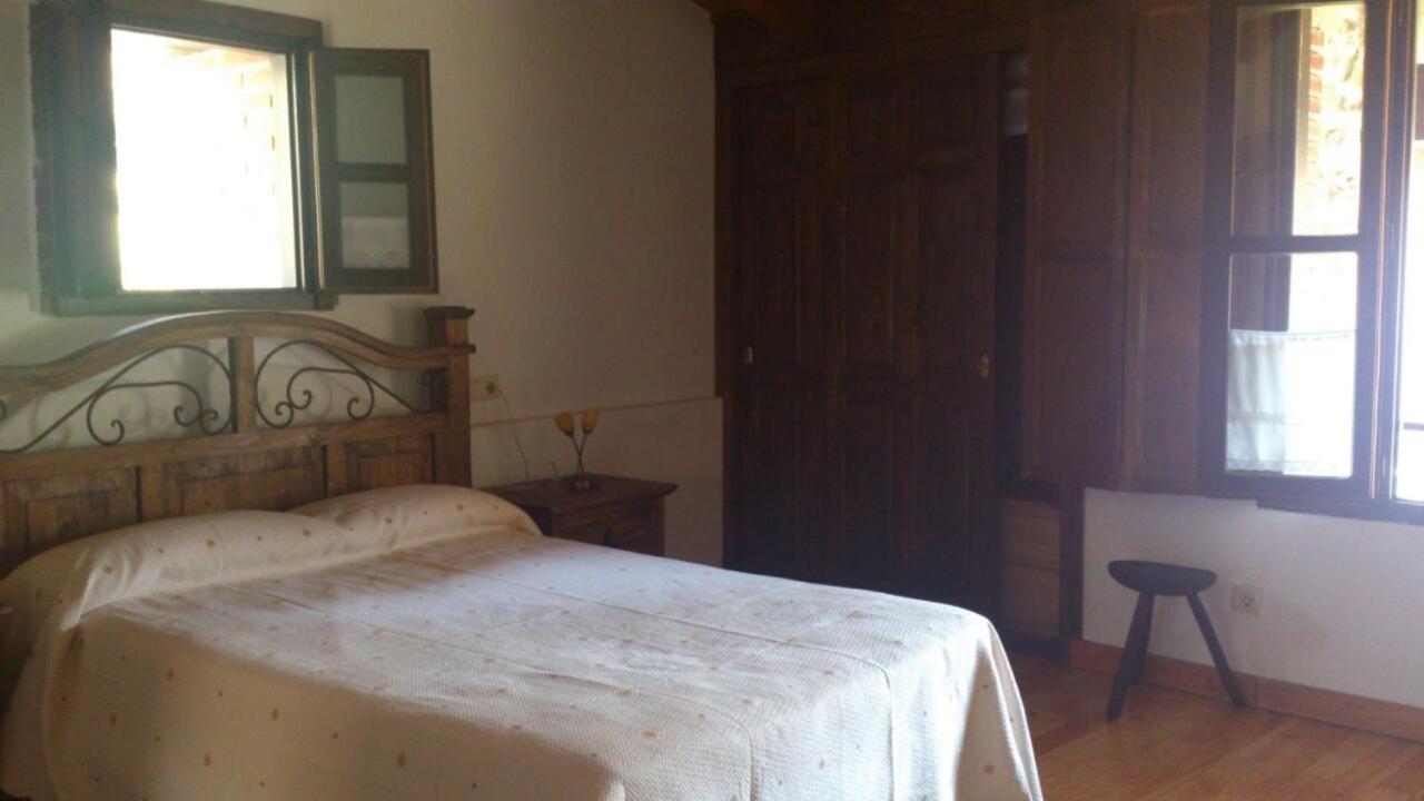 Three-Bedroom House photo 3