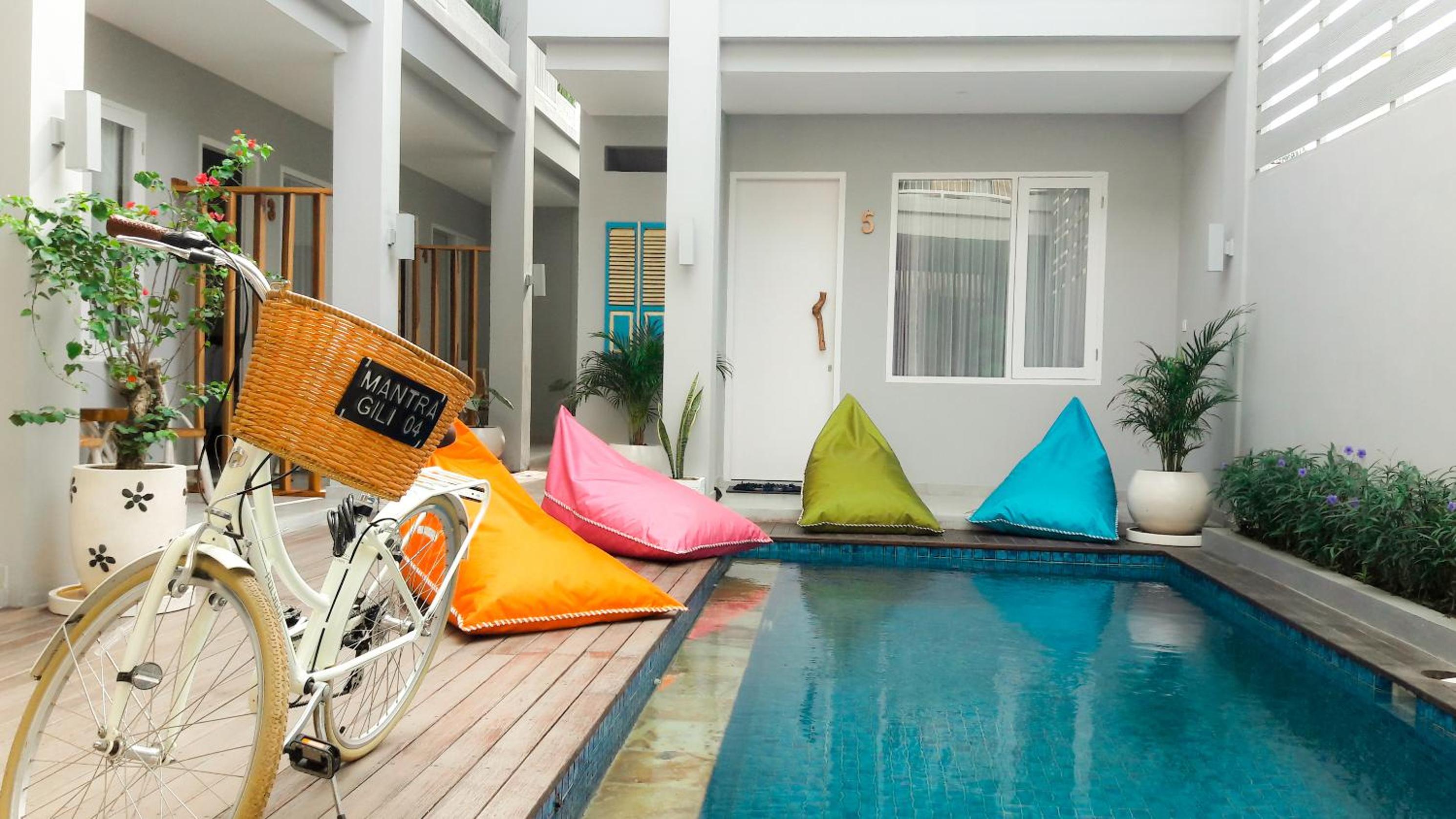 King Room with Pool View - Photo 4