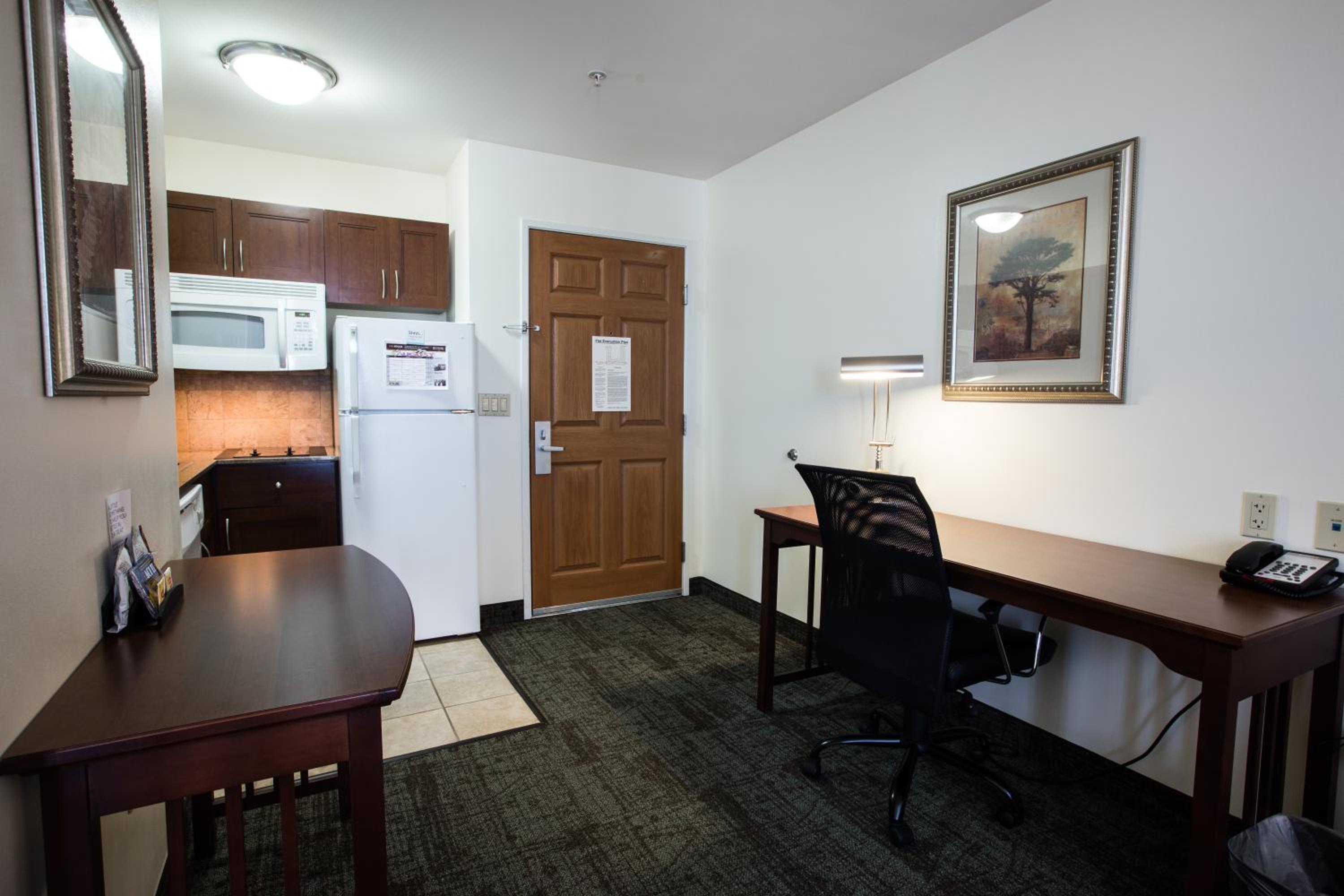 Queen Studio Suite - Photo 1