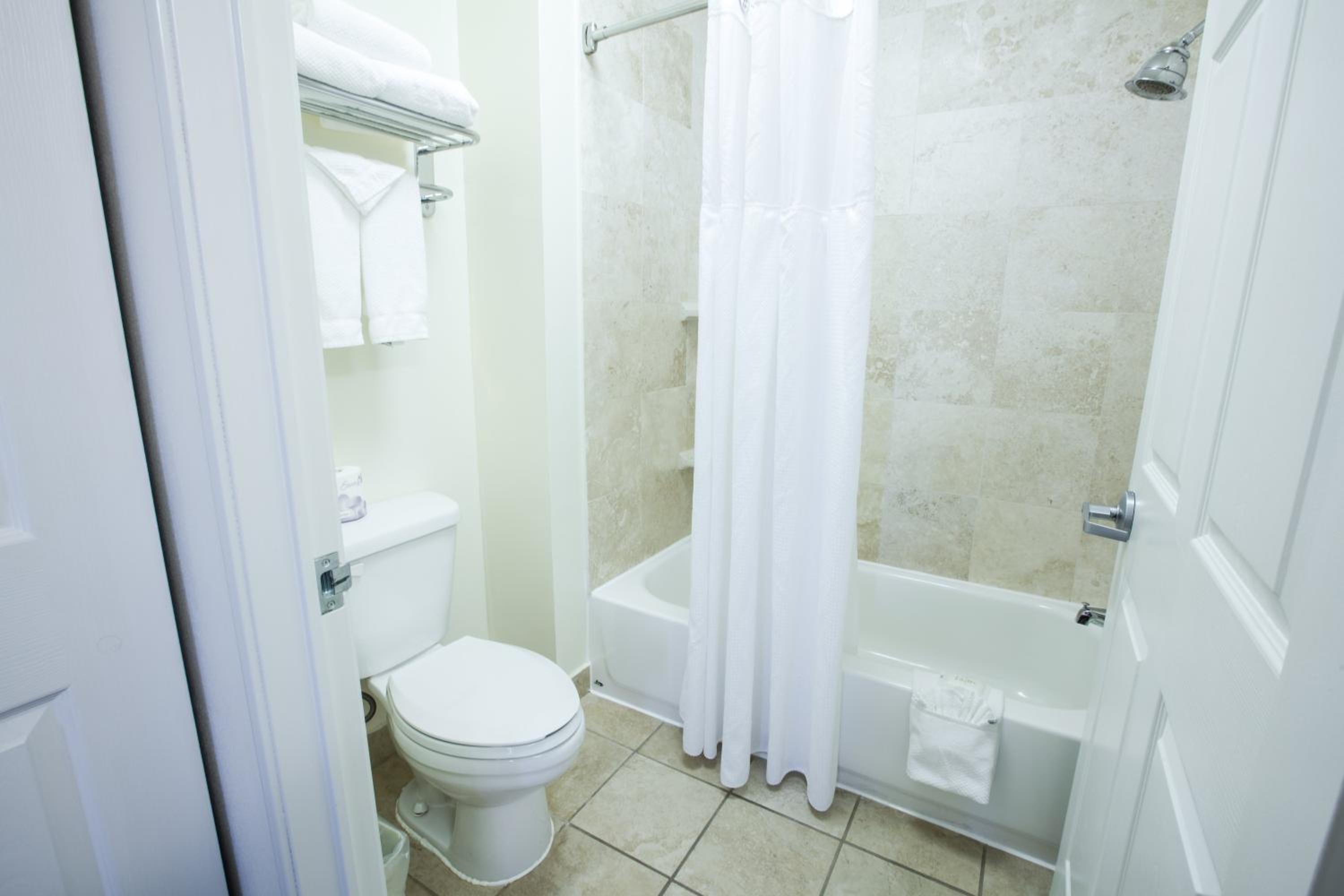 One-Bedroom King Suite - Photo 5