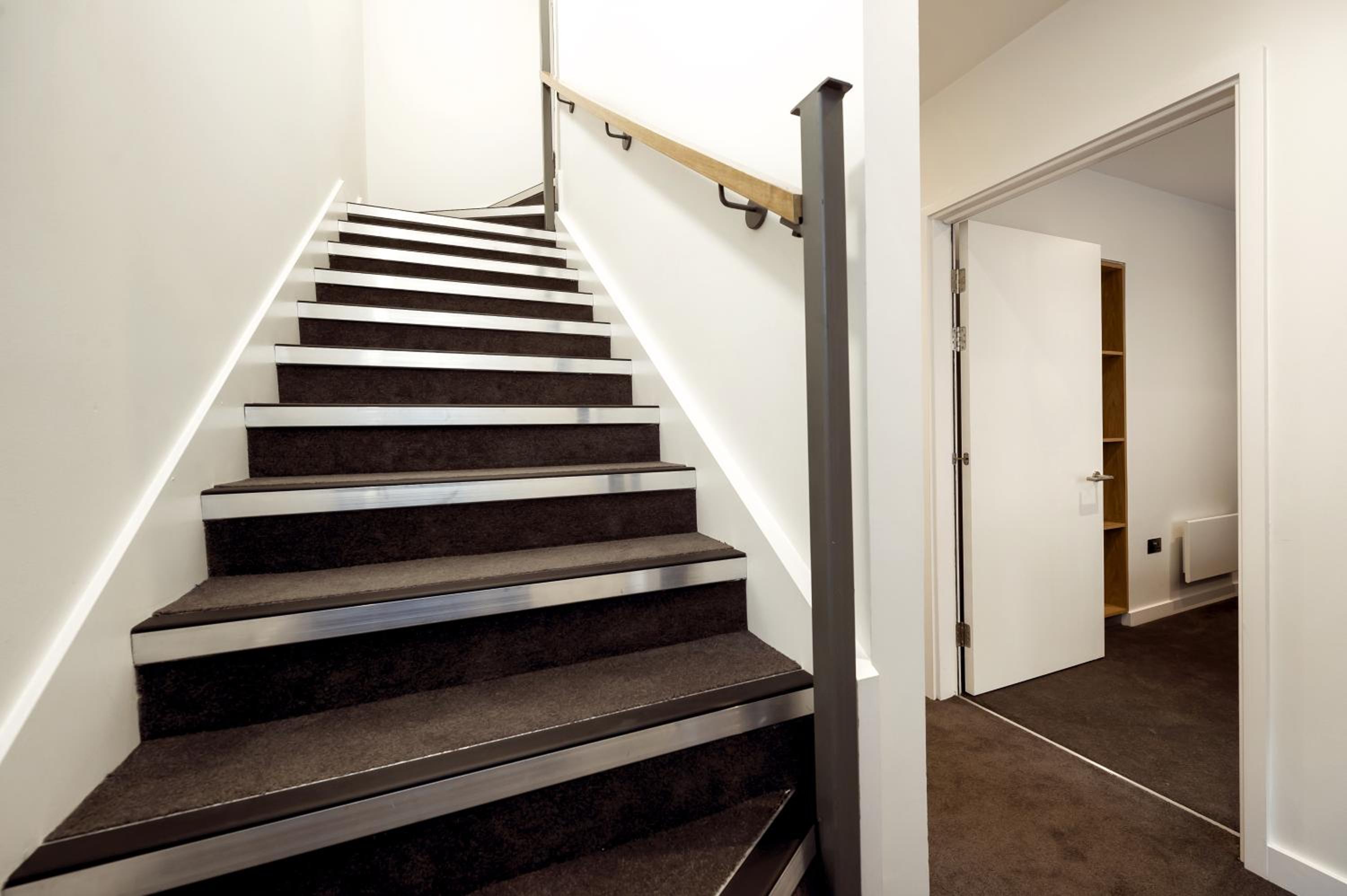 Two Bedroom Duplex Apartment - Photo 9