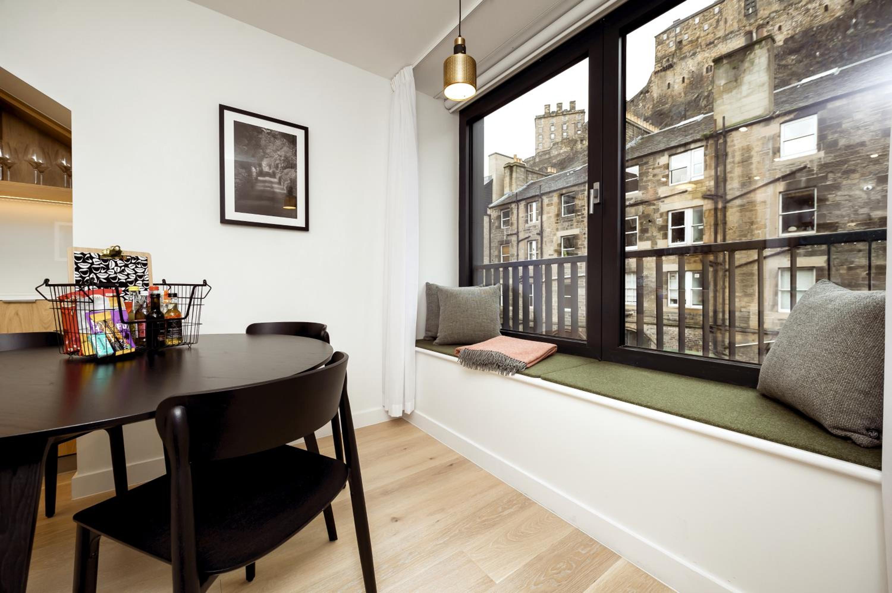 Two Bedroom Duplex Apartment - Photo 7