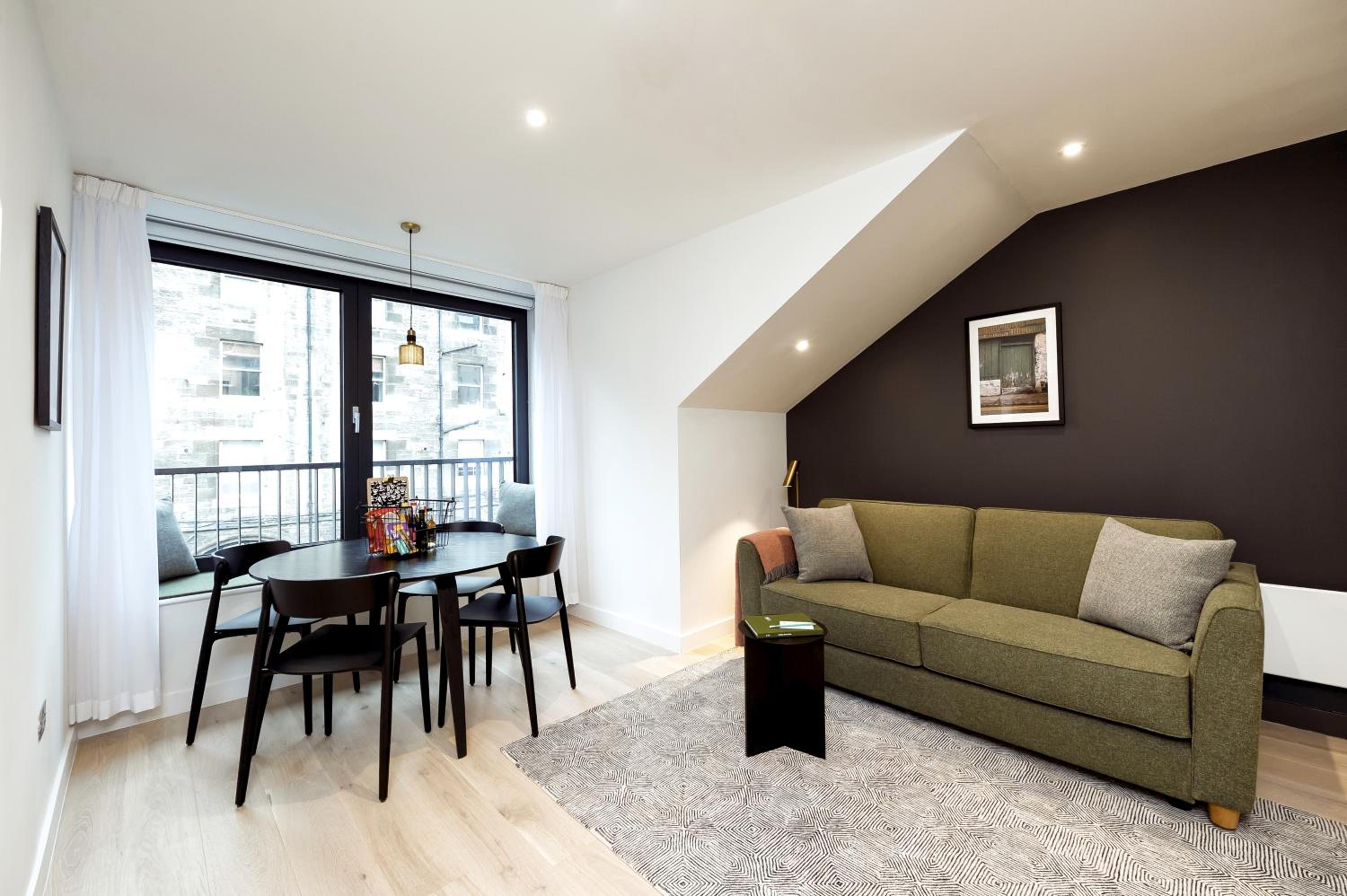 Two Bedroom Duplex Apartment - Photo 8