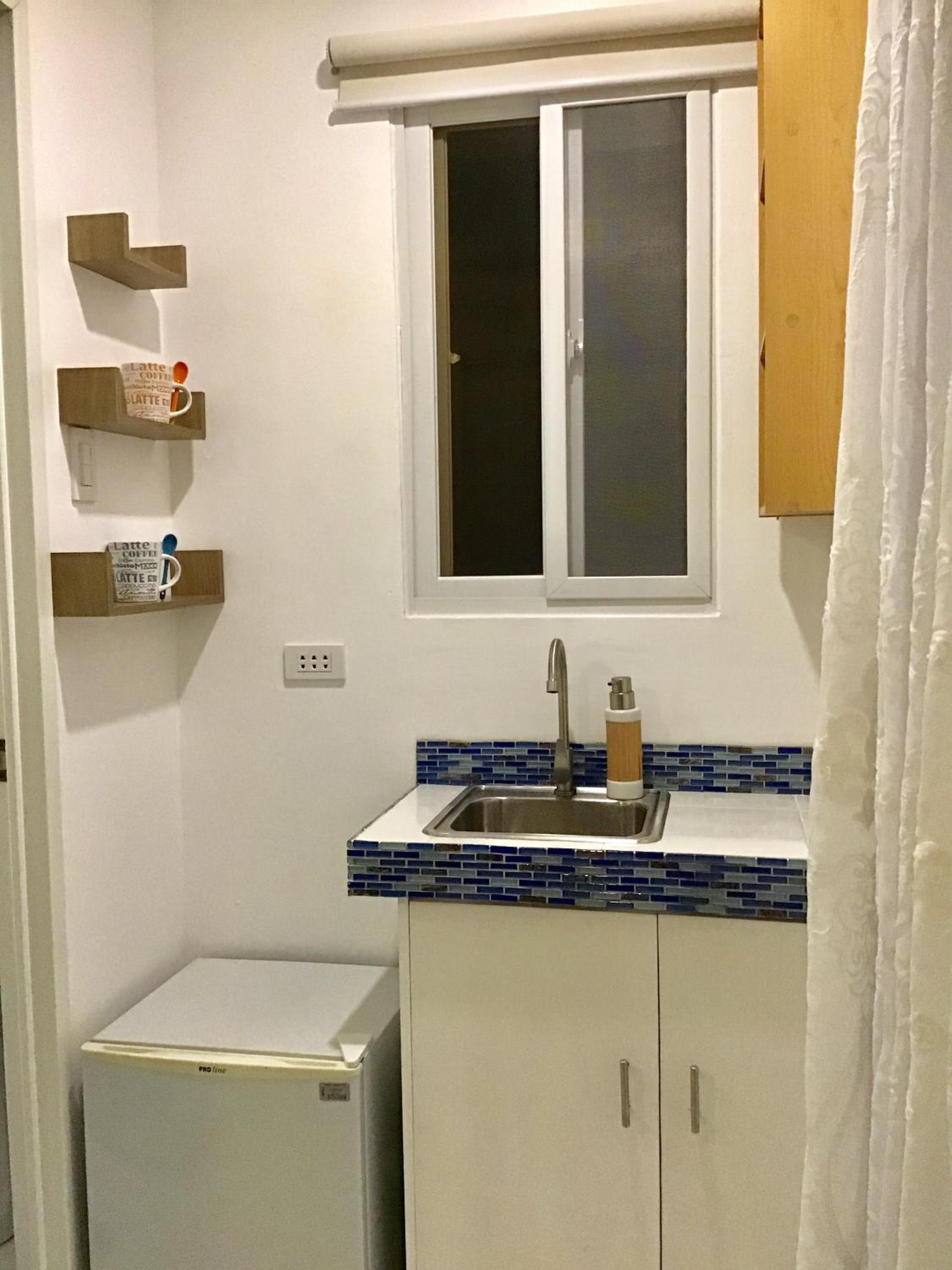 Queen Room with Sea View - Photo 18