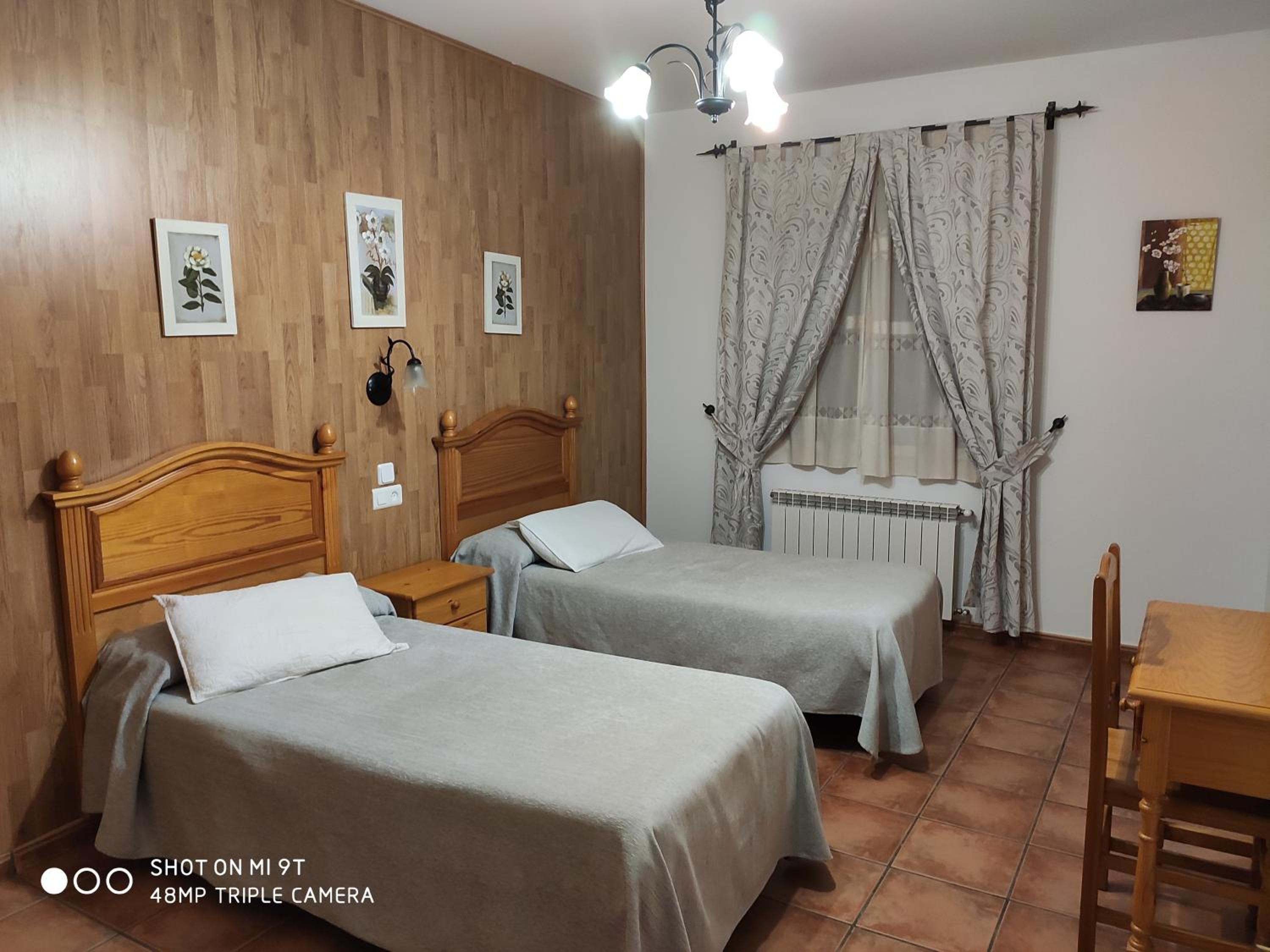 Double or Twin Room with Private Bathroom - Photo 1