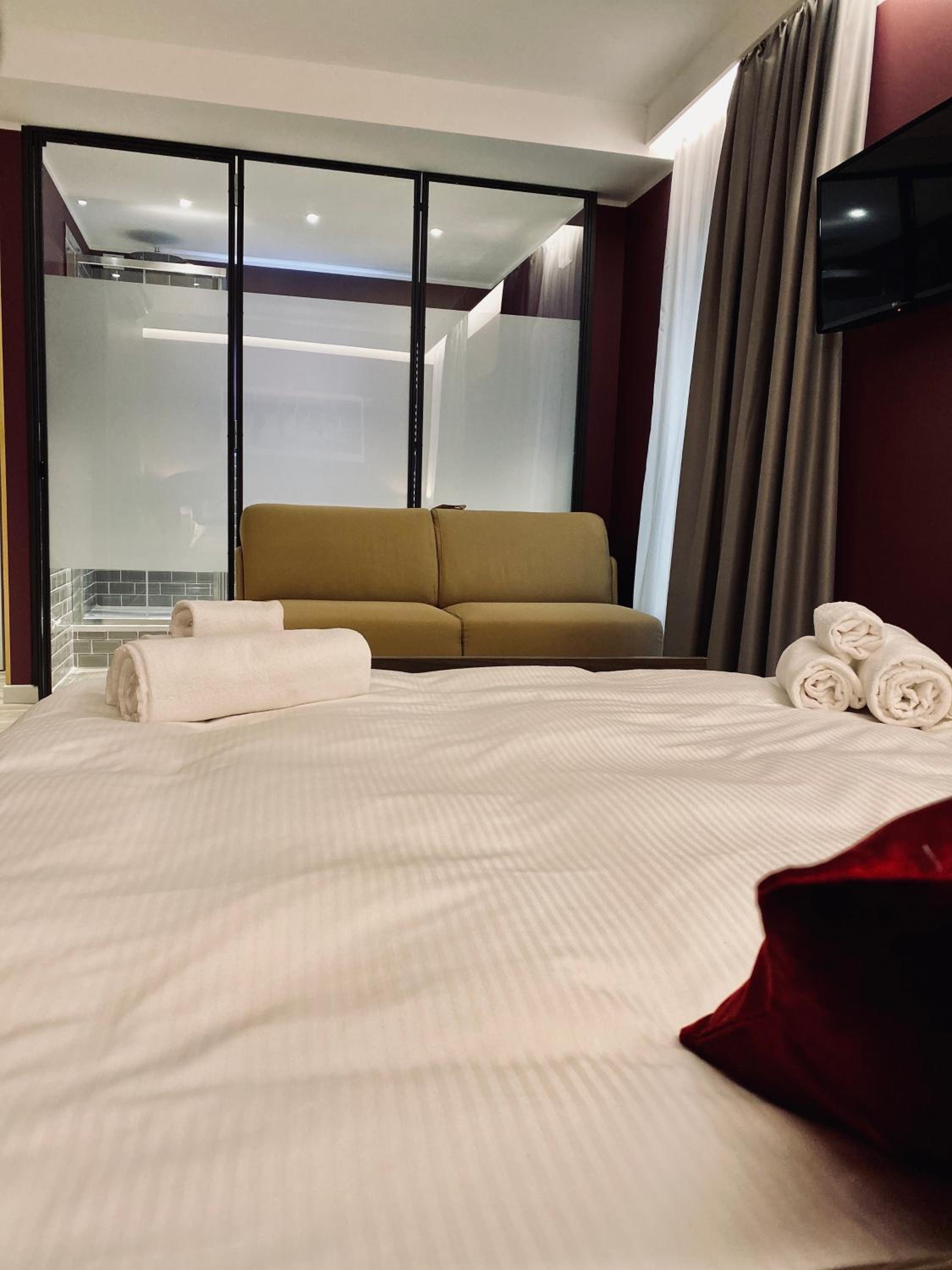 Quadruple Room - Photo 8