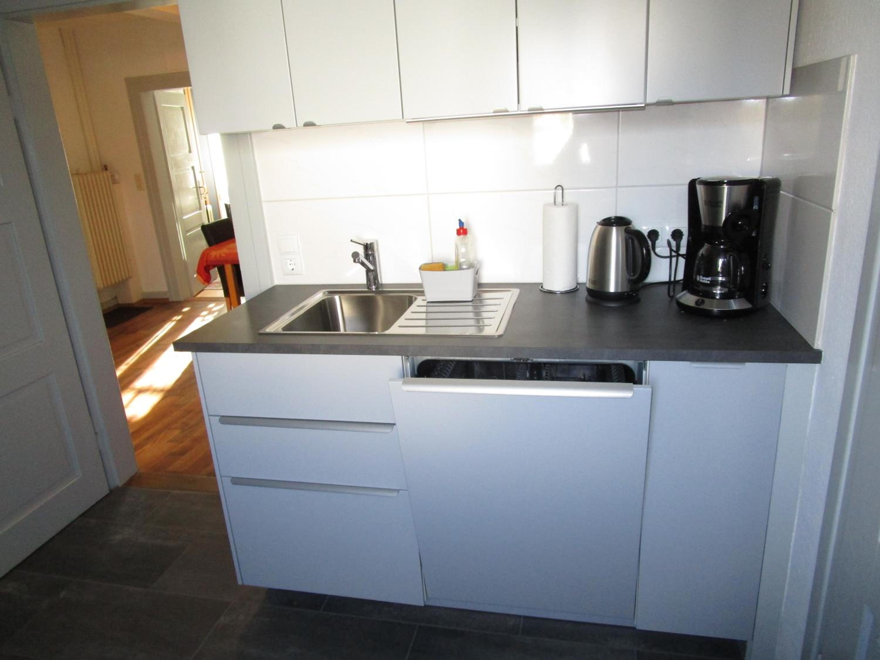 Apartment with Balcony - Photo 4