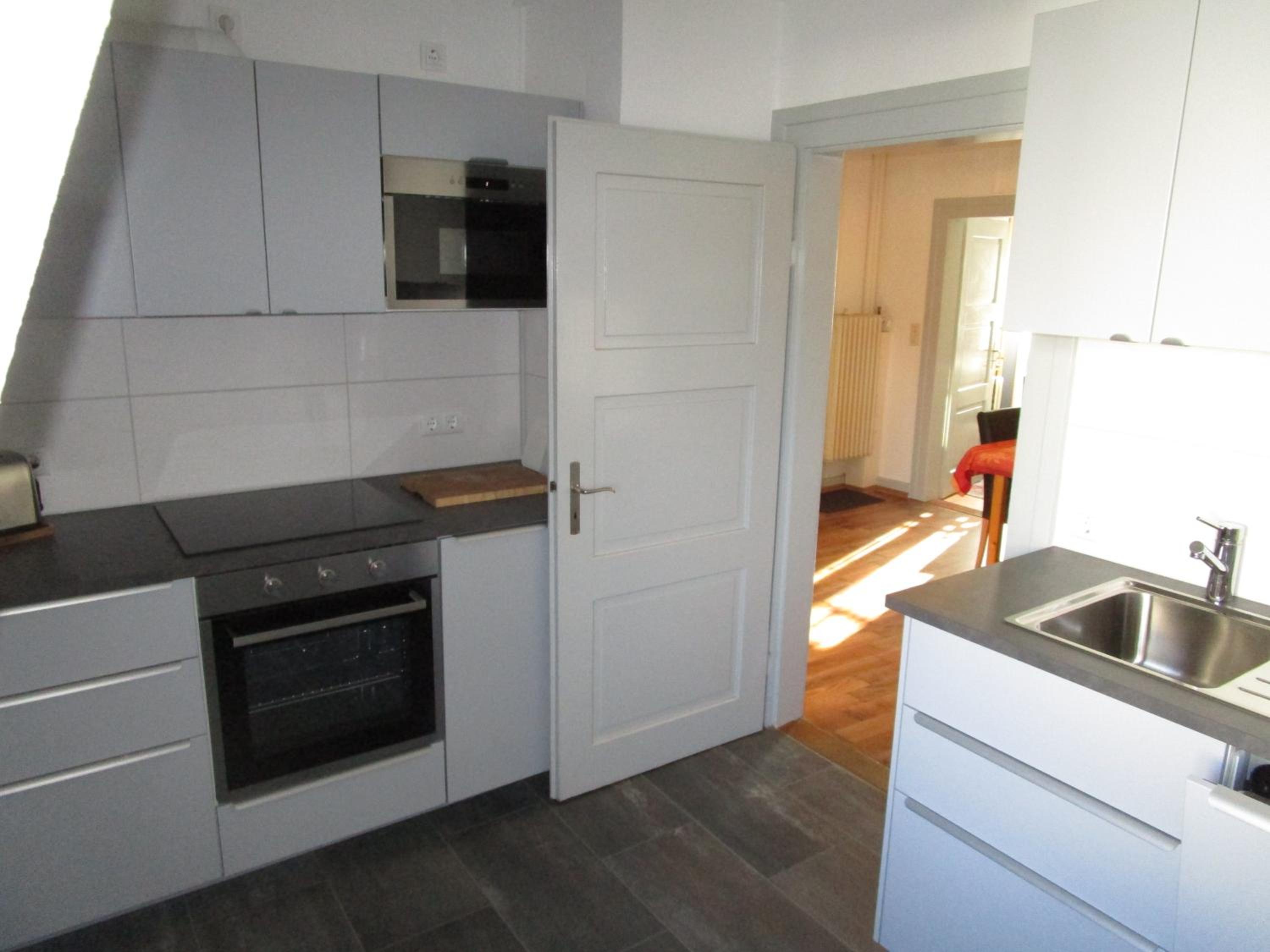 Apartment with Balcony - Photo 3