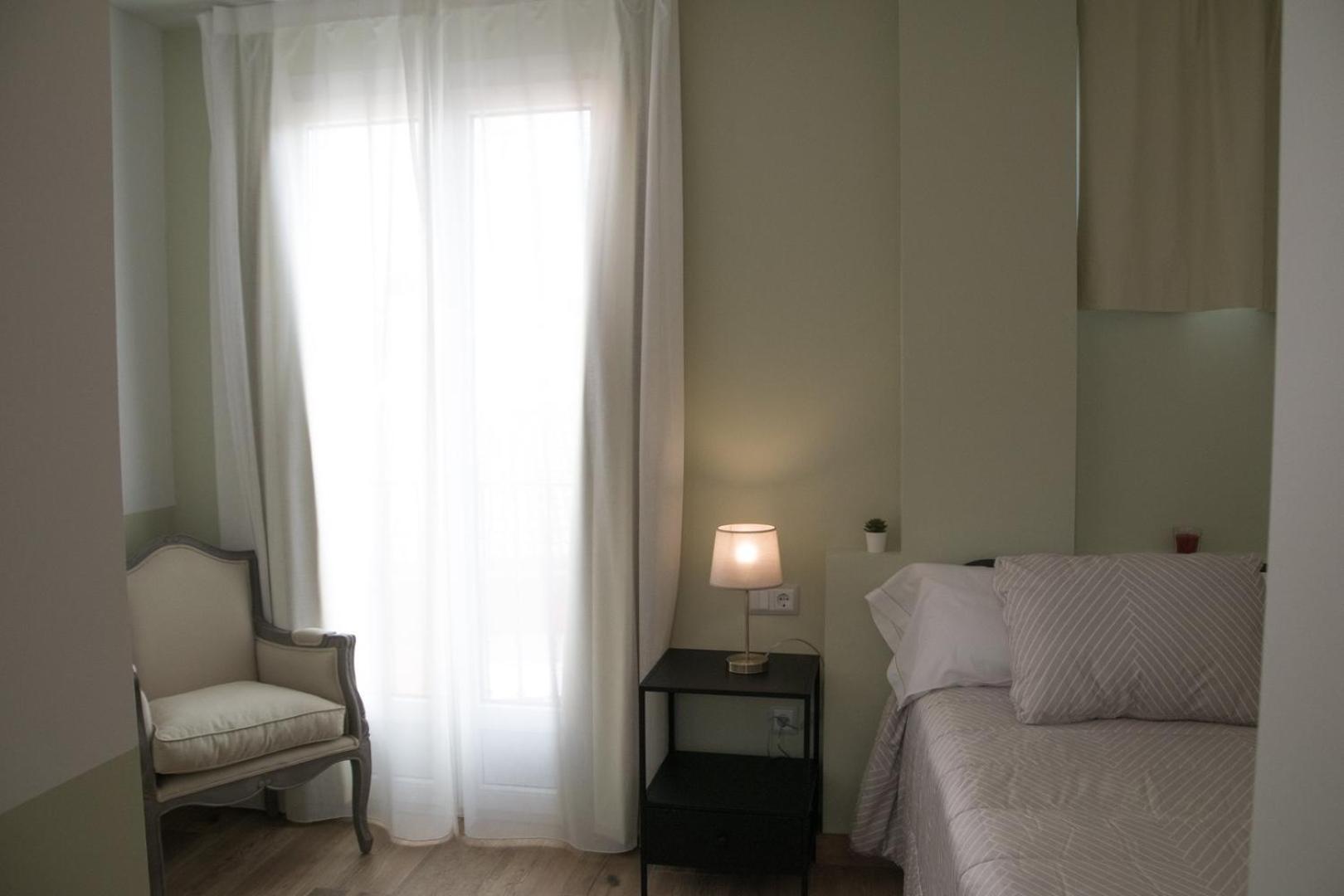 Single Room with Private Bathroom photo 3